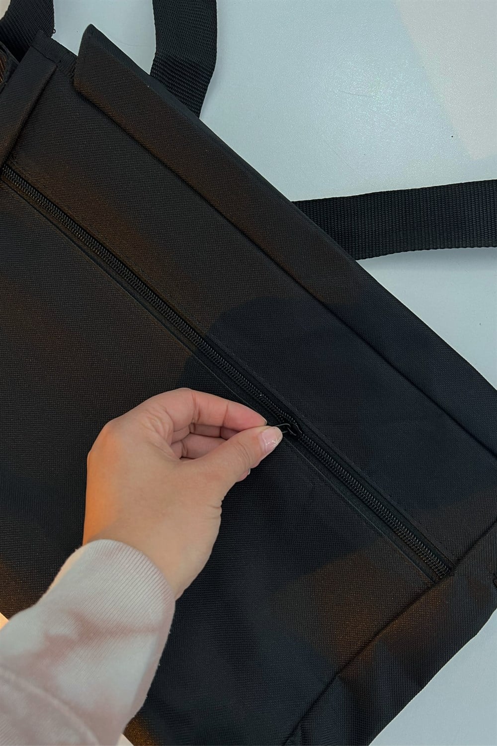 Siyah Postacı Çanta