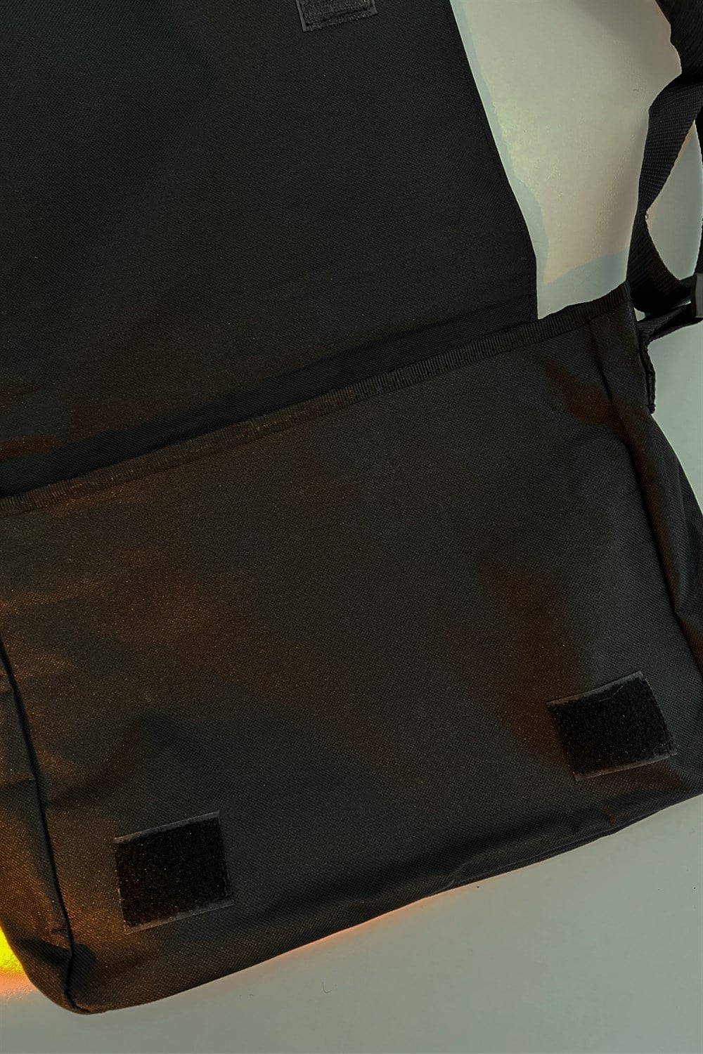 Siyah Postacı Çanta