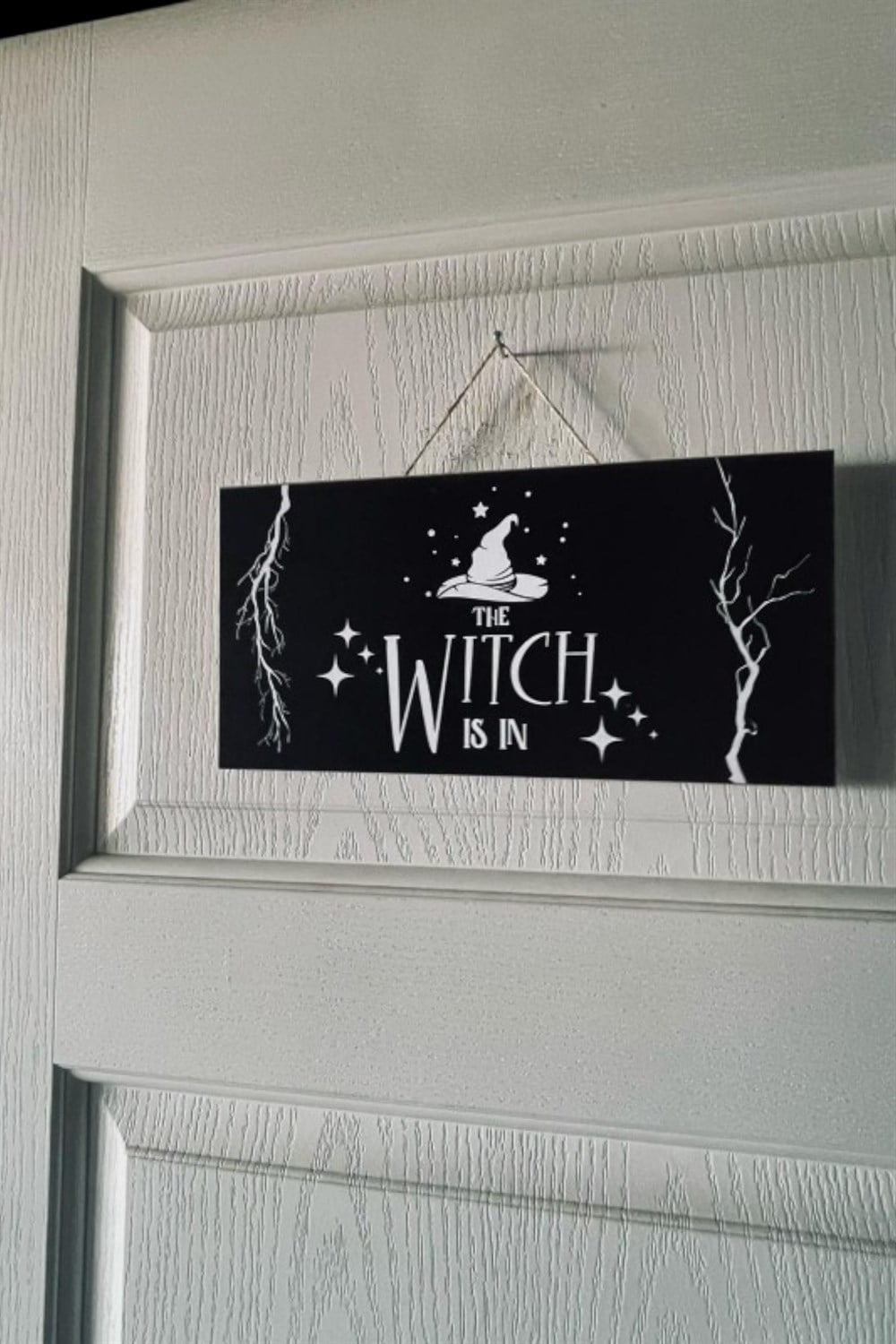 The Witch is in Kapı Tabelası