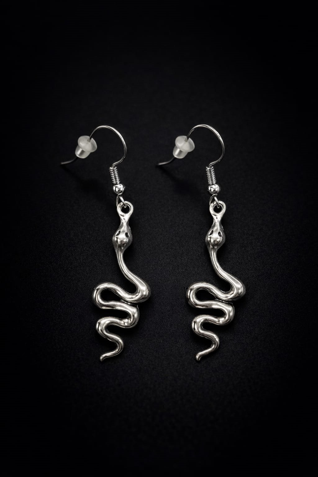 Tiny Curvy Snake Küpe