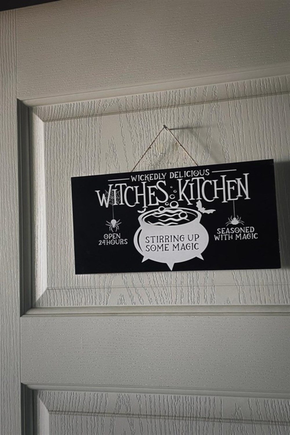 Witches Kitchen Kapı Tabelası