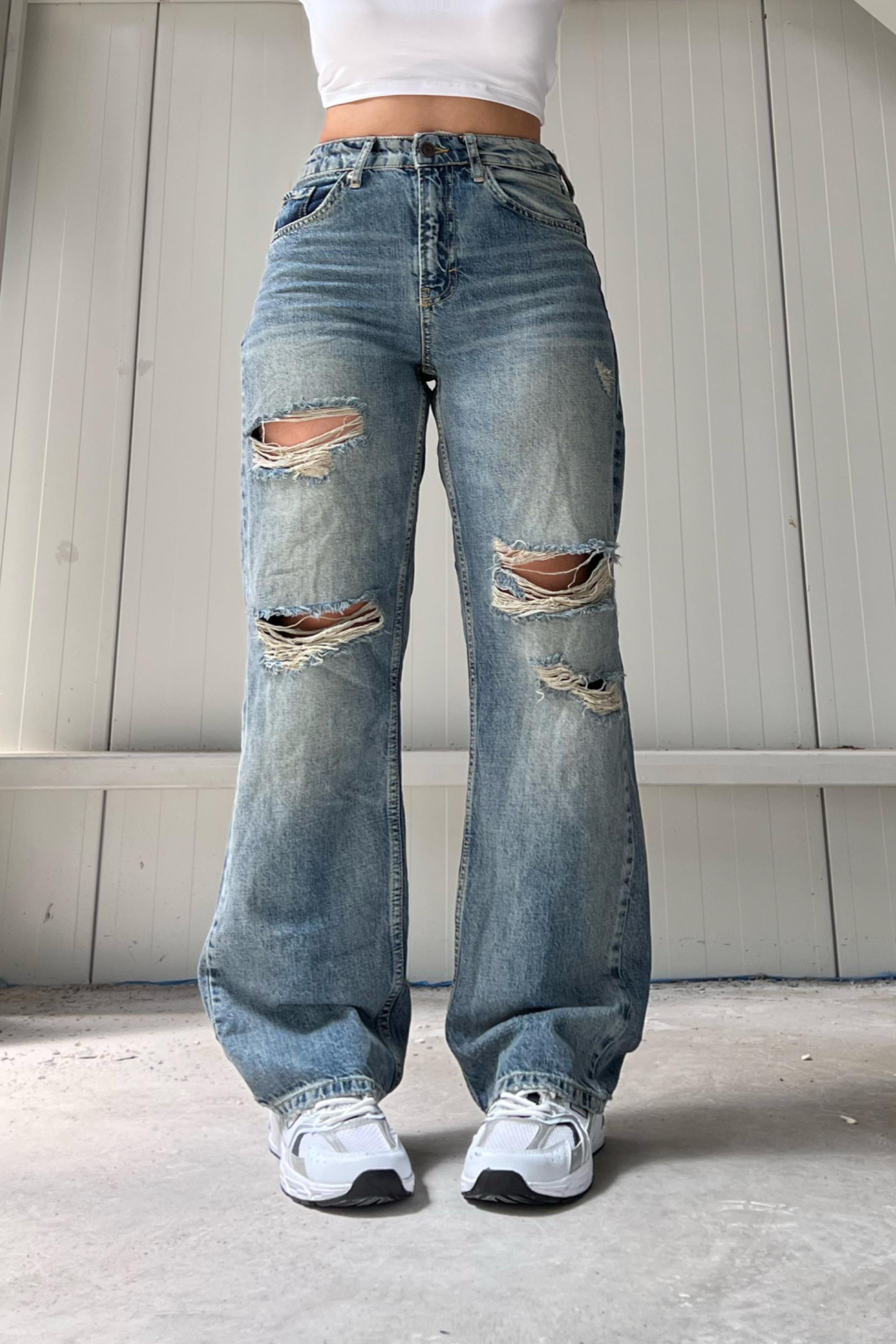 Yırtık  Bol Paça Jeans