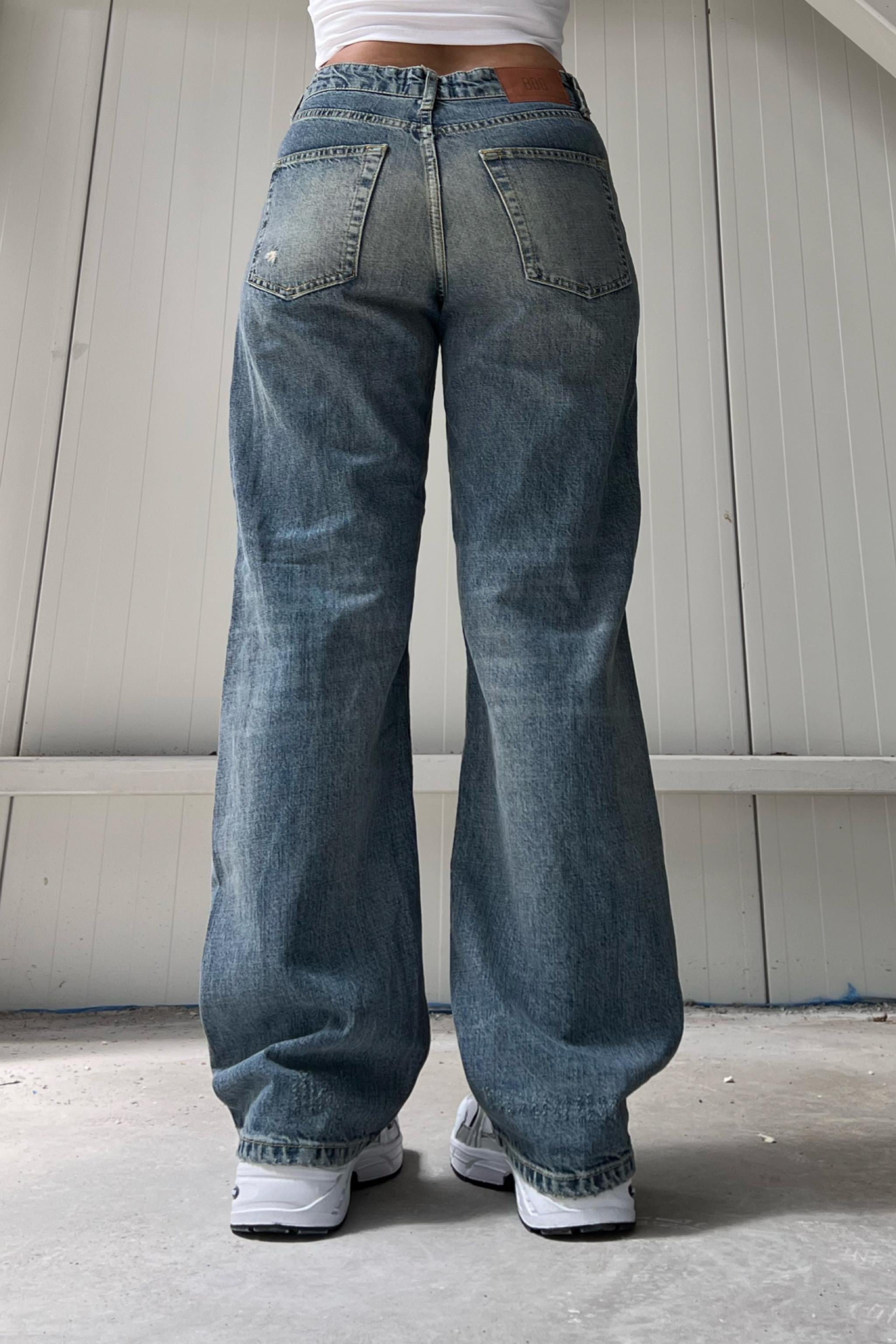 Yırtık  Bol Paça Jeans