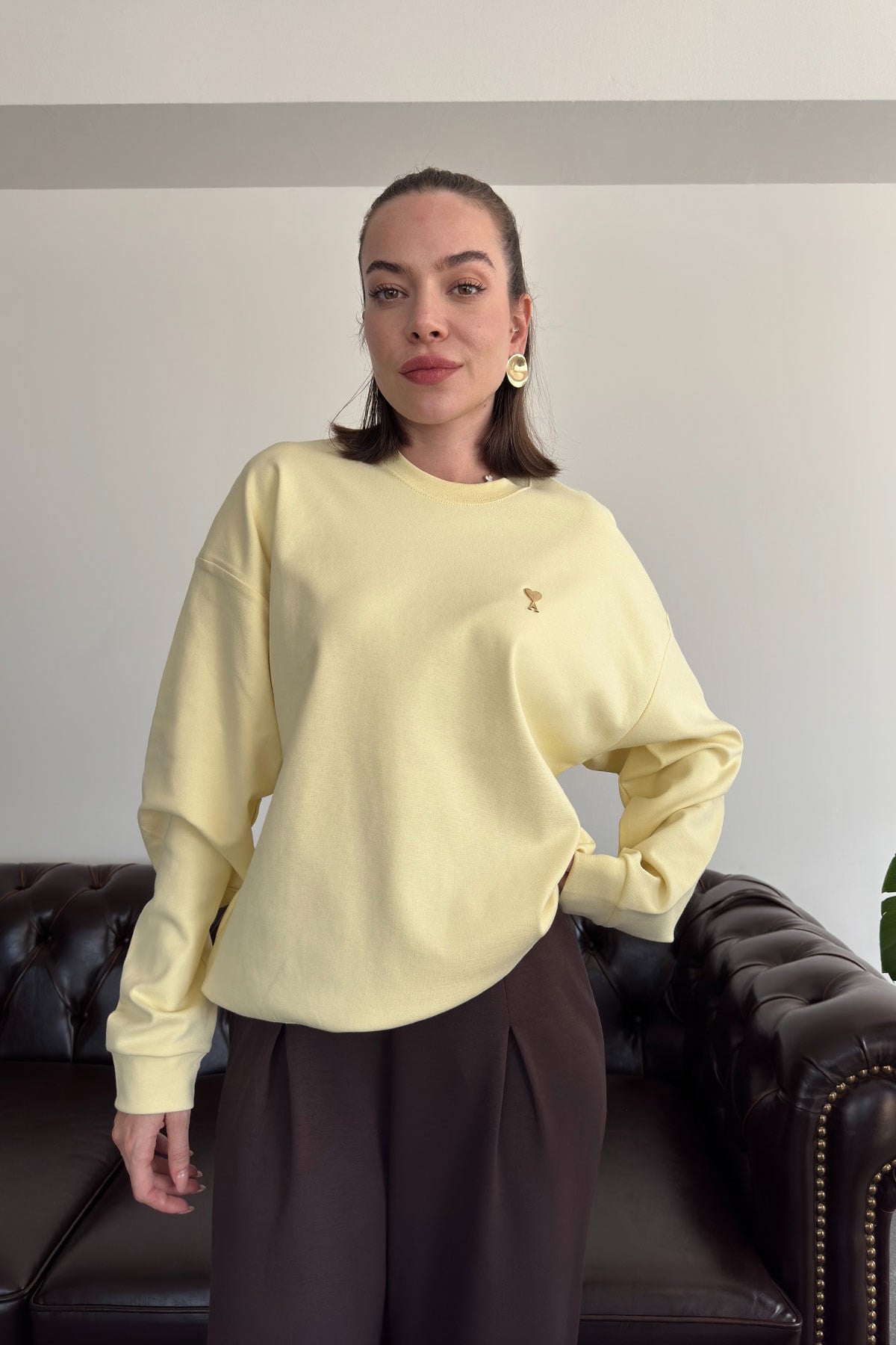 Kalp Broşlu Orj Sweatshirt- SARI