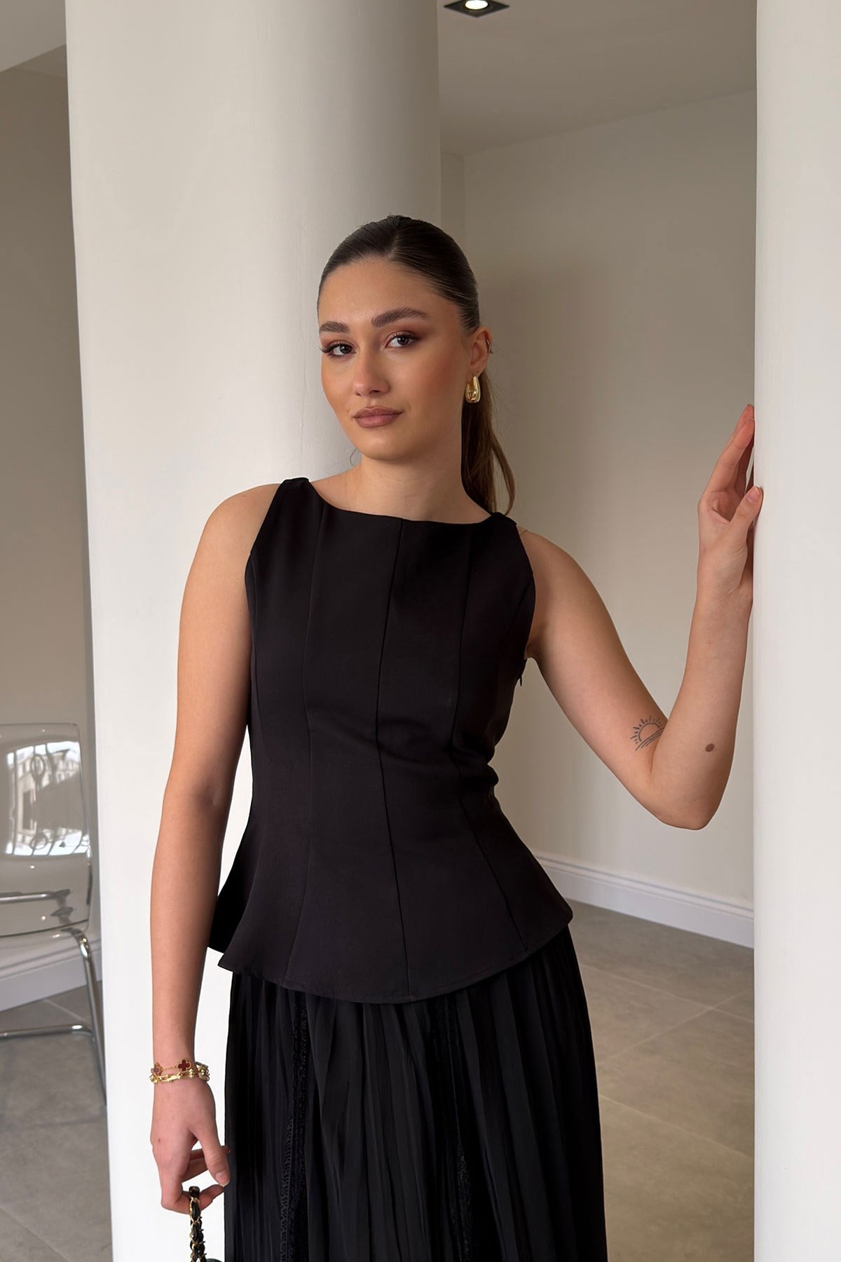 Peplum Detaylı Bluz- SİYAH