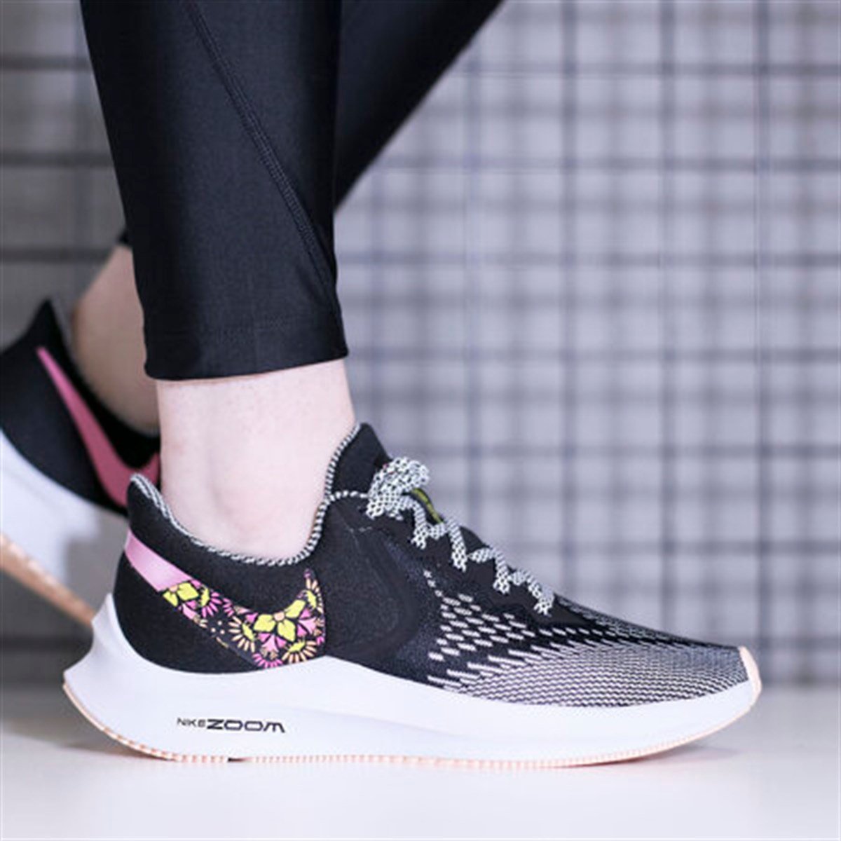 Nike Wmns Zoom Winflo 6 Se Kadin Koşu Ayakkabisi