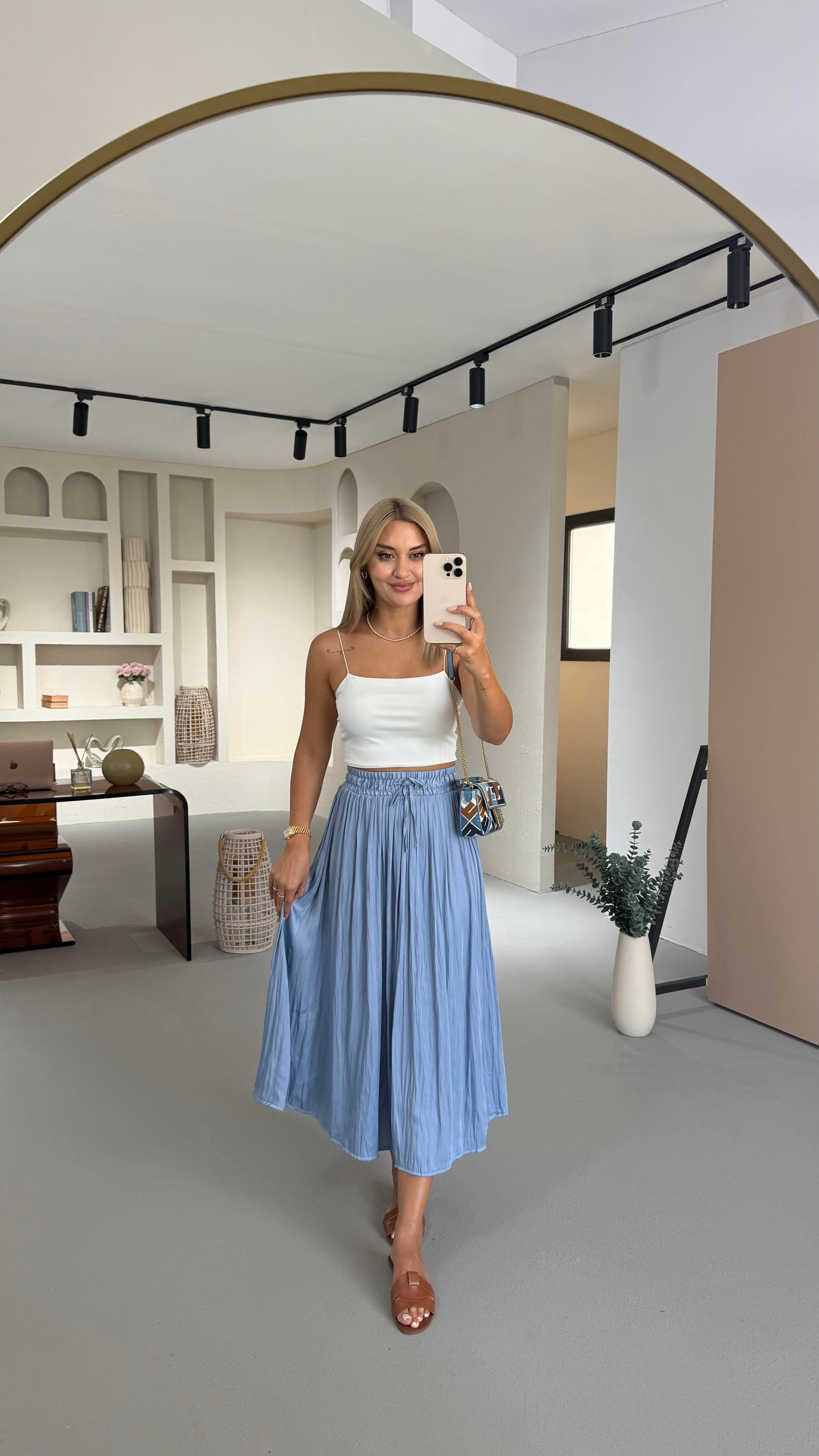 Bel Lastikli Kırışık Doku Saten Midi Mavi Etek