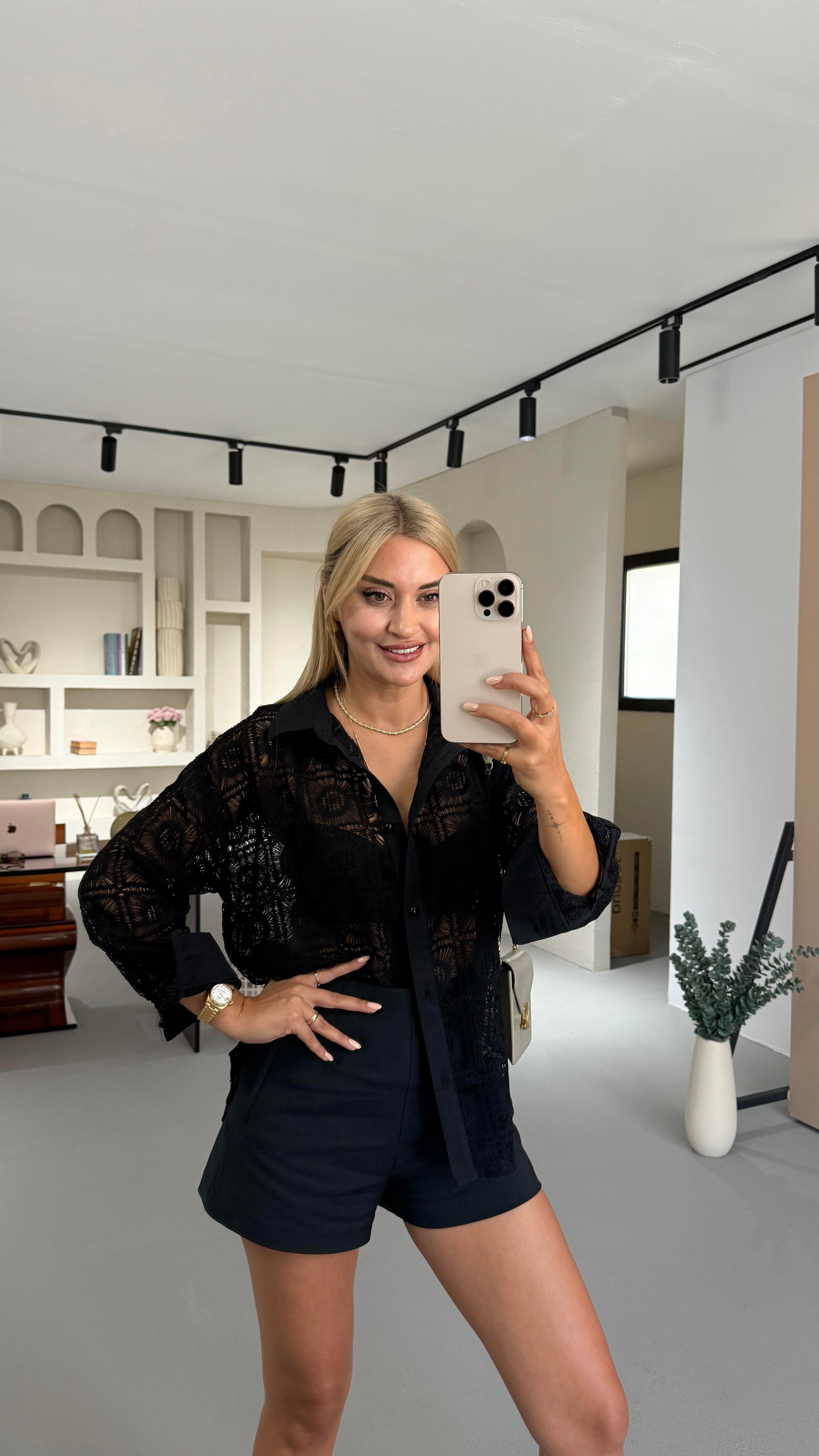 Motif Detay Siyah Dantel Gömlek