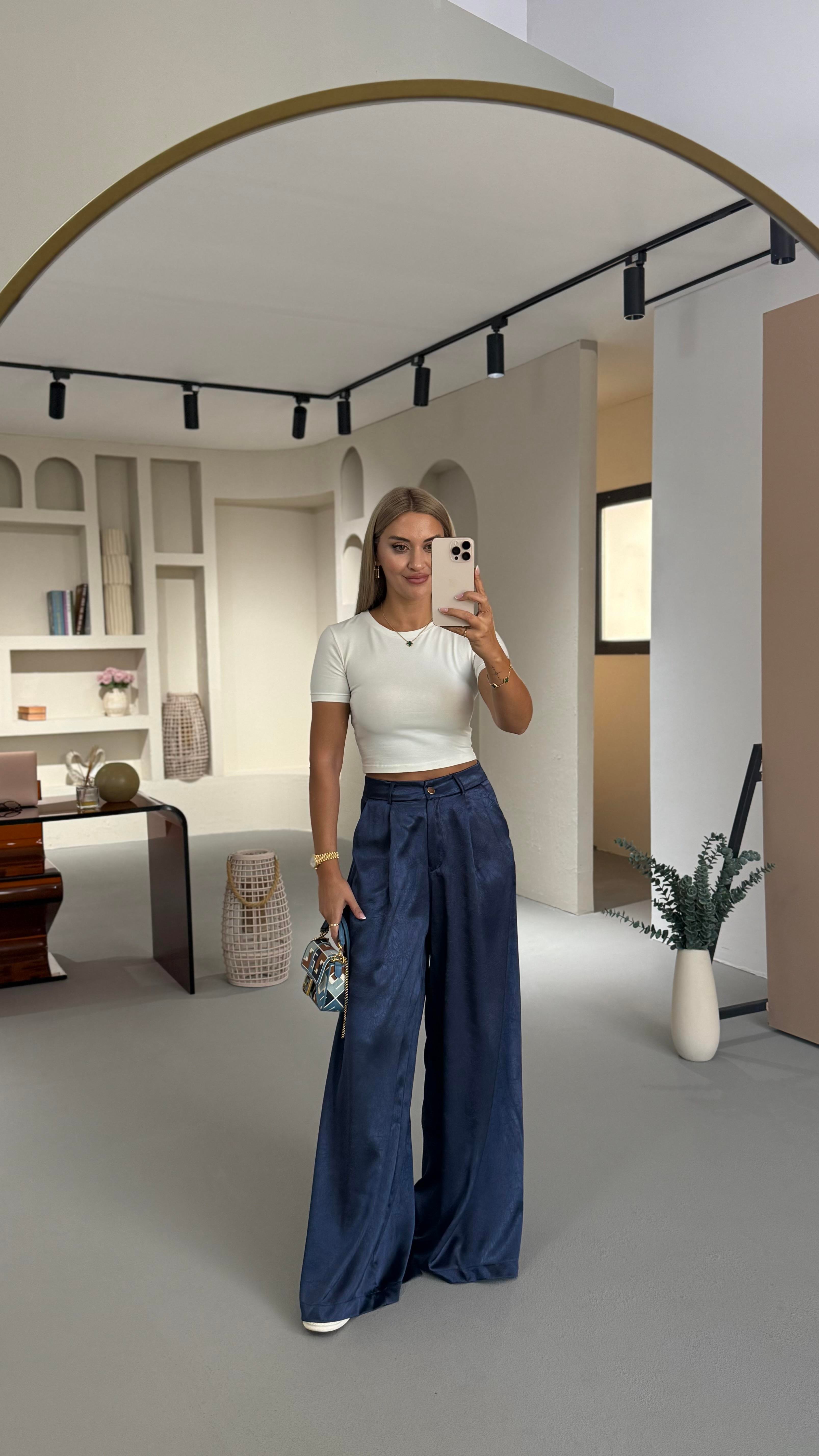 Pilise Detay Lacivert Kırışık Efektli Saten Palazzo Pantolon