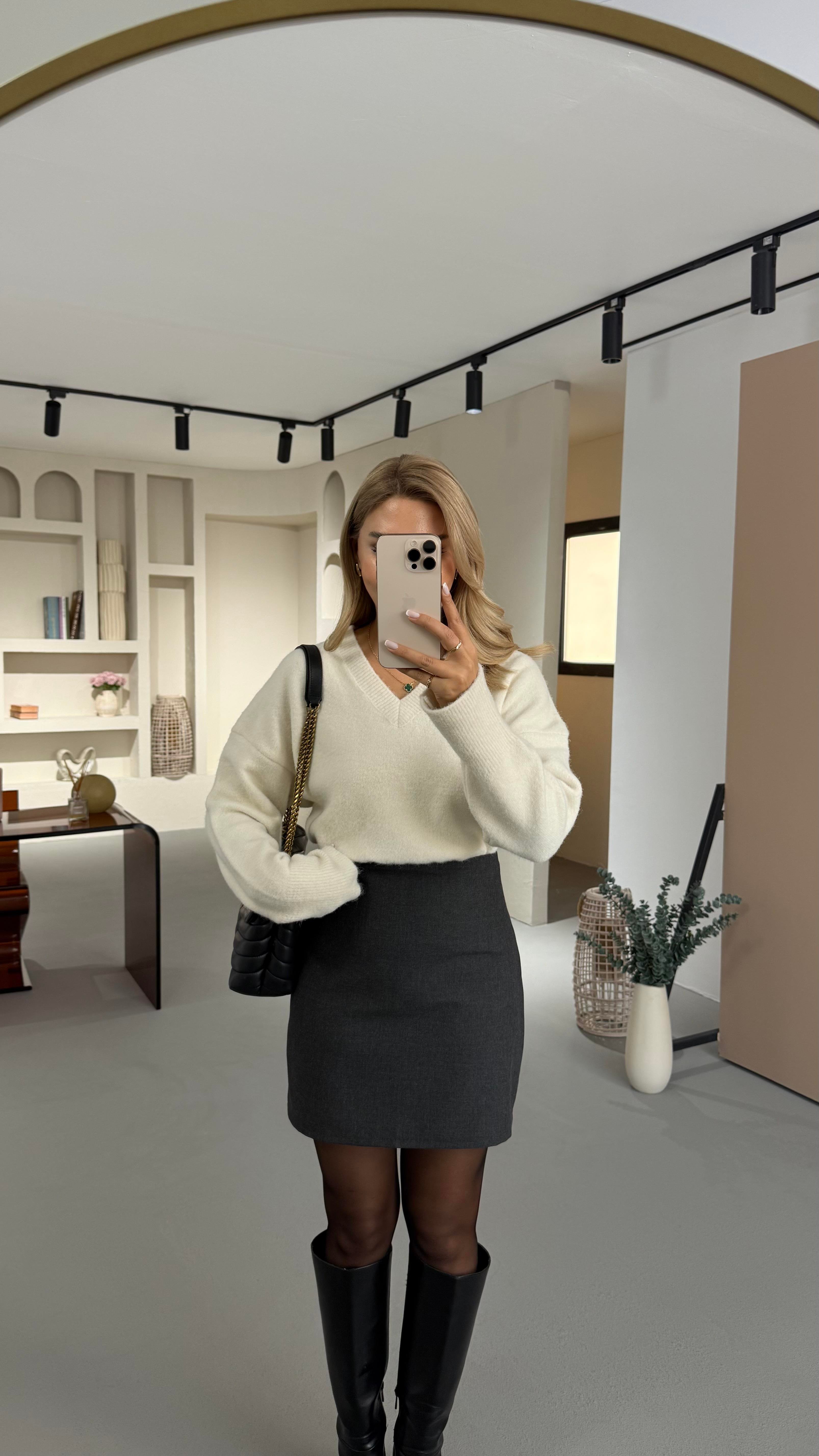 V Yaka Oversize Yumoş Ekru Kazak