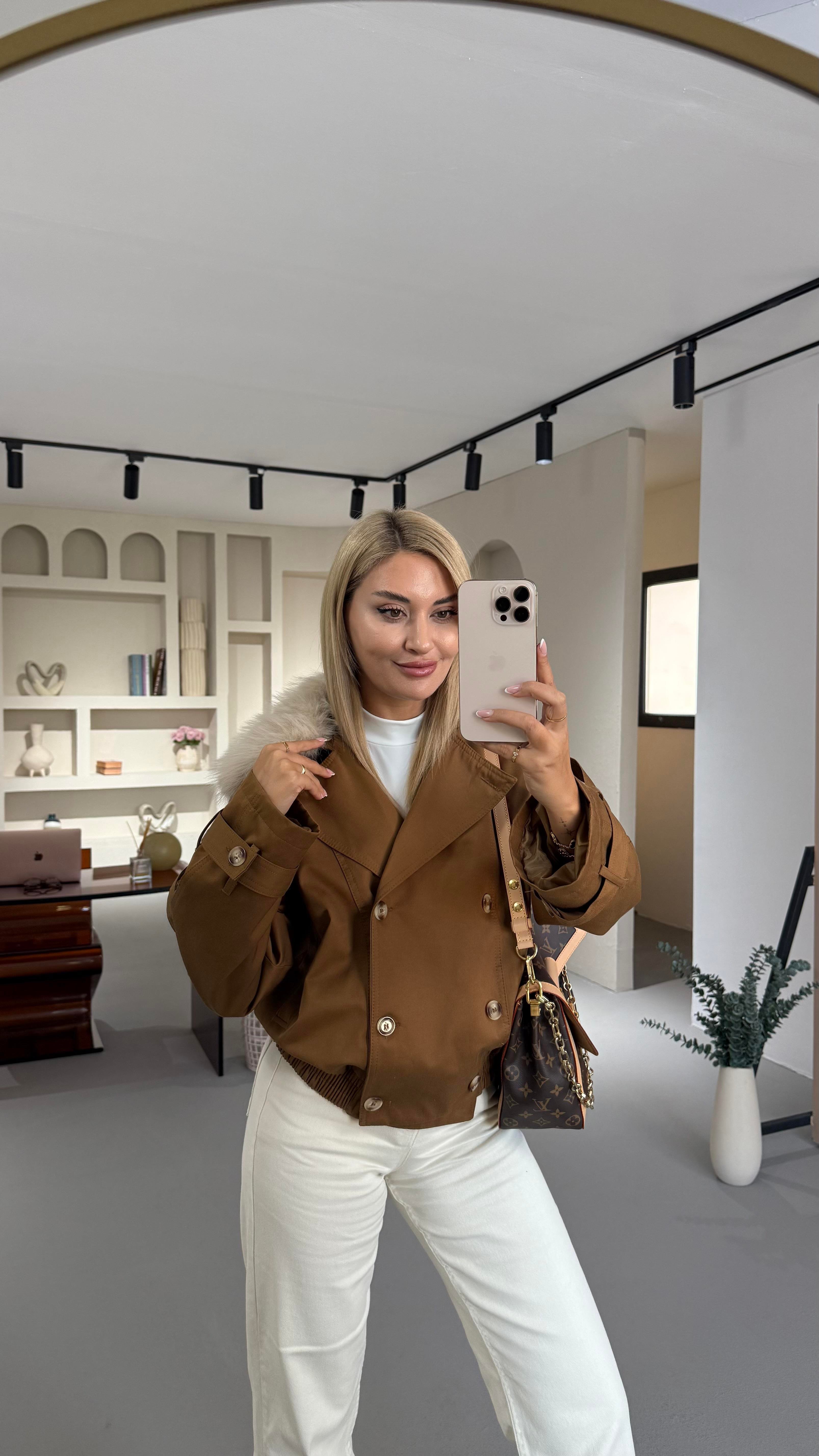 Yaka Kürklü Kemik Düğme Detay Kahve Trenç