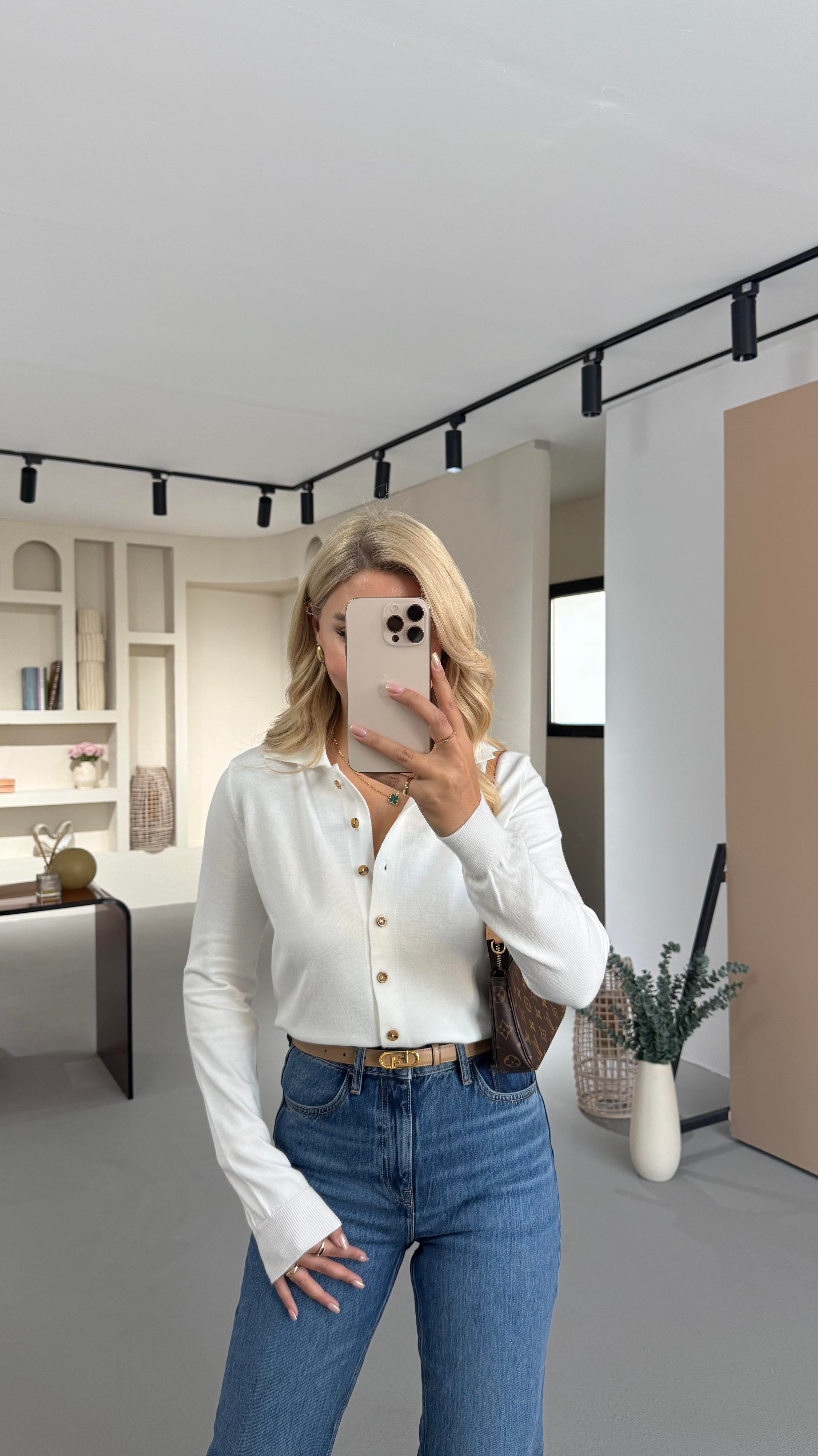 Premium Seri Polo Yaka Beyaz Yumuşak Dokulu Hırka