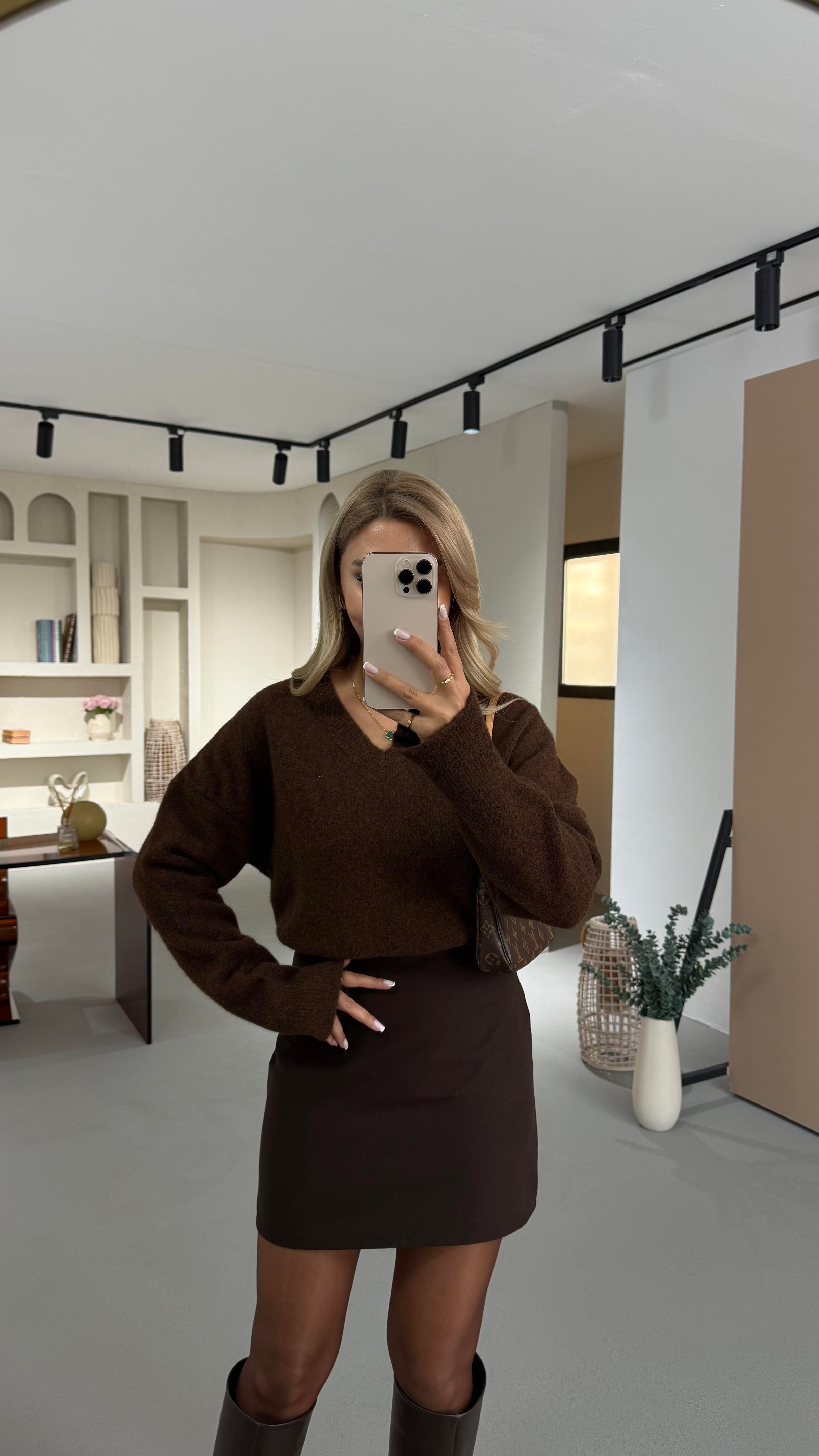 V Yaka Oversize Yumoş Kahve Kazak