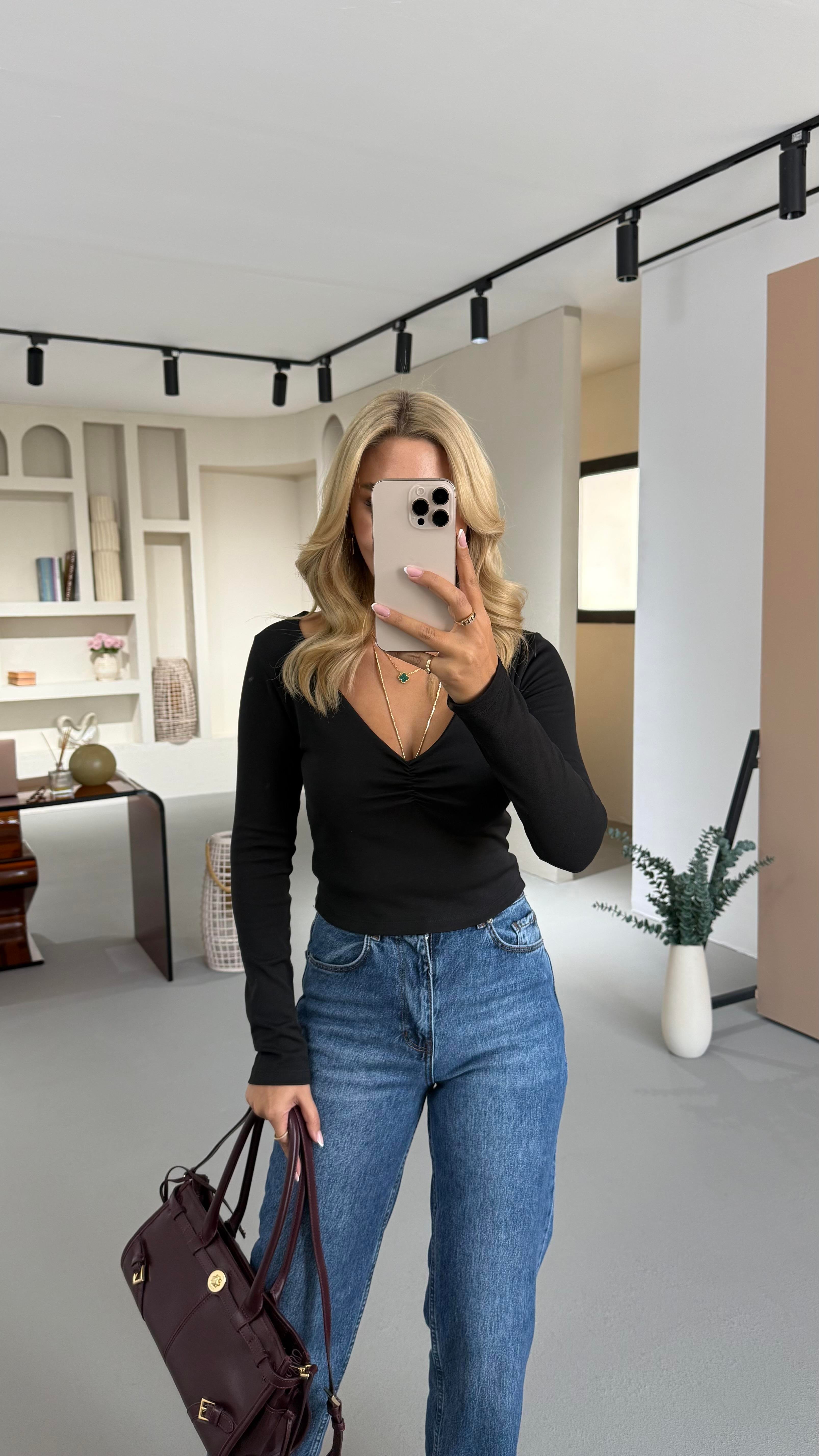 Drape Detay V Yaka Siyah Bluz