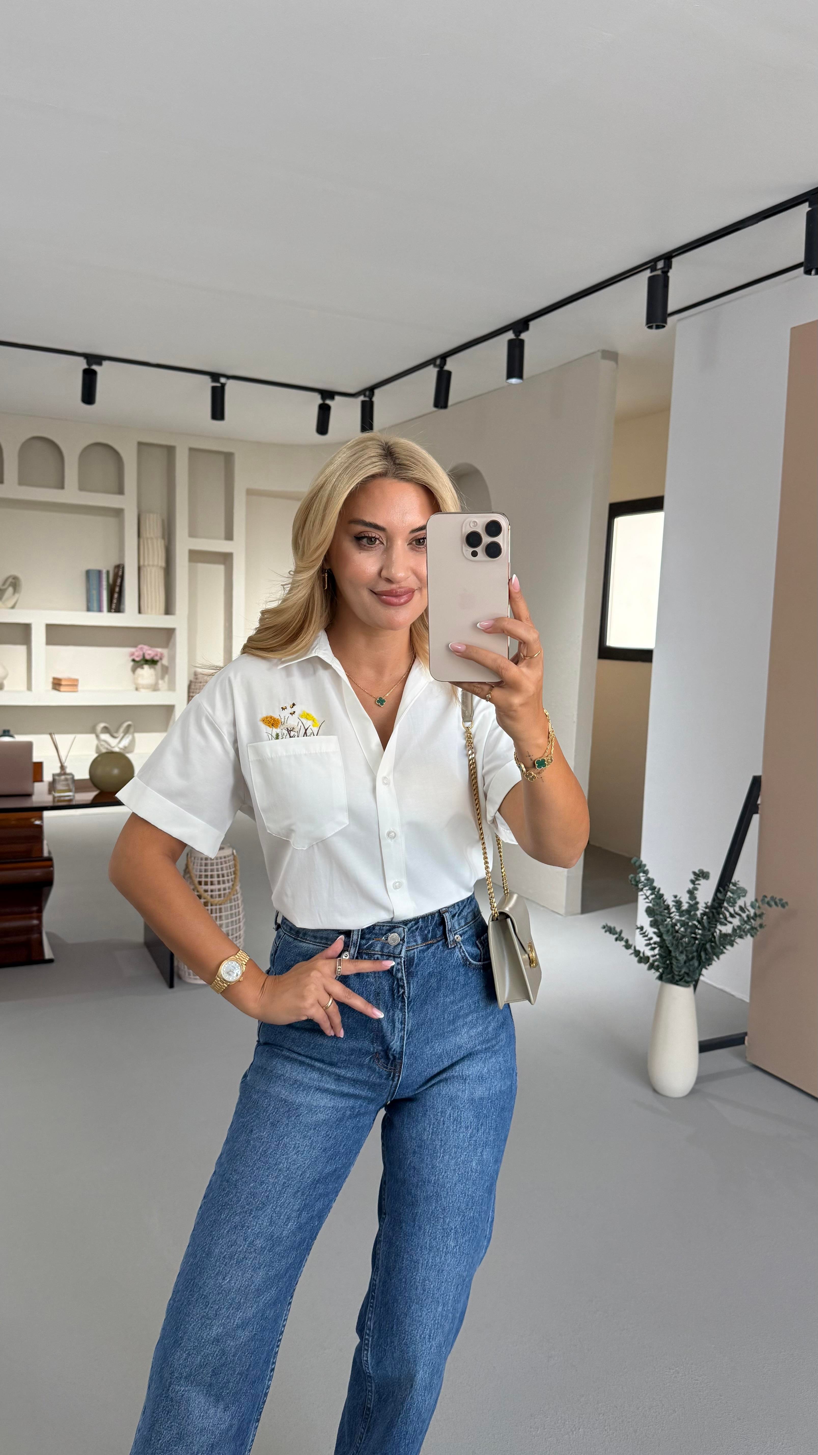 Çiçek Nakış Detay Beyaz Kısa Kol Poplin Gömlek