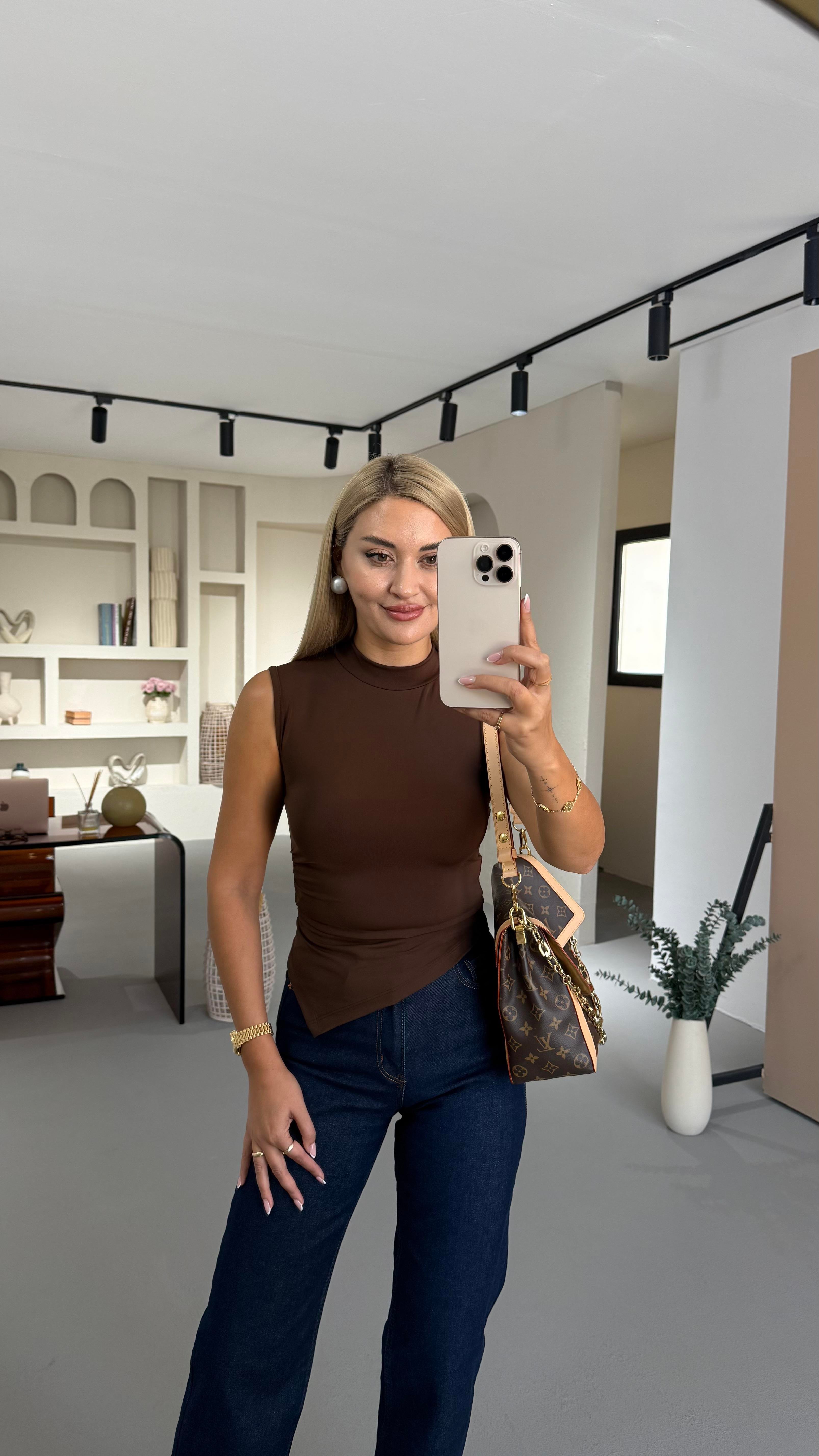 Dik Yaka Drape Detay Kahve Asimetrik Kesim Bluz