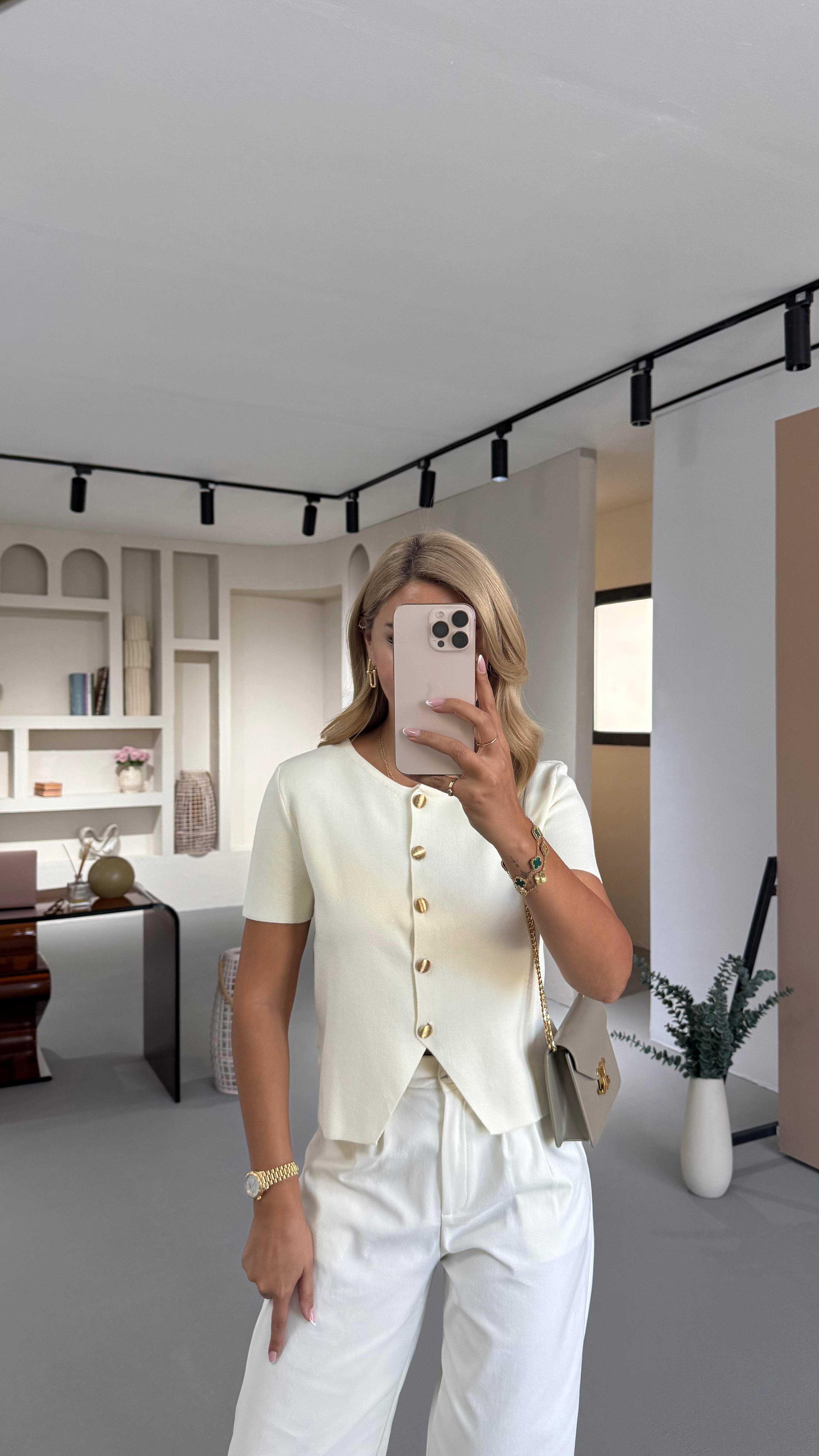 Gold Düğme Detay Kısa Kol Ekru Triko Hırka