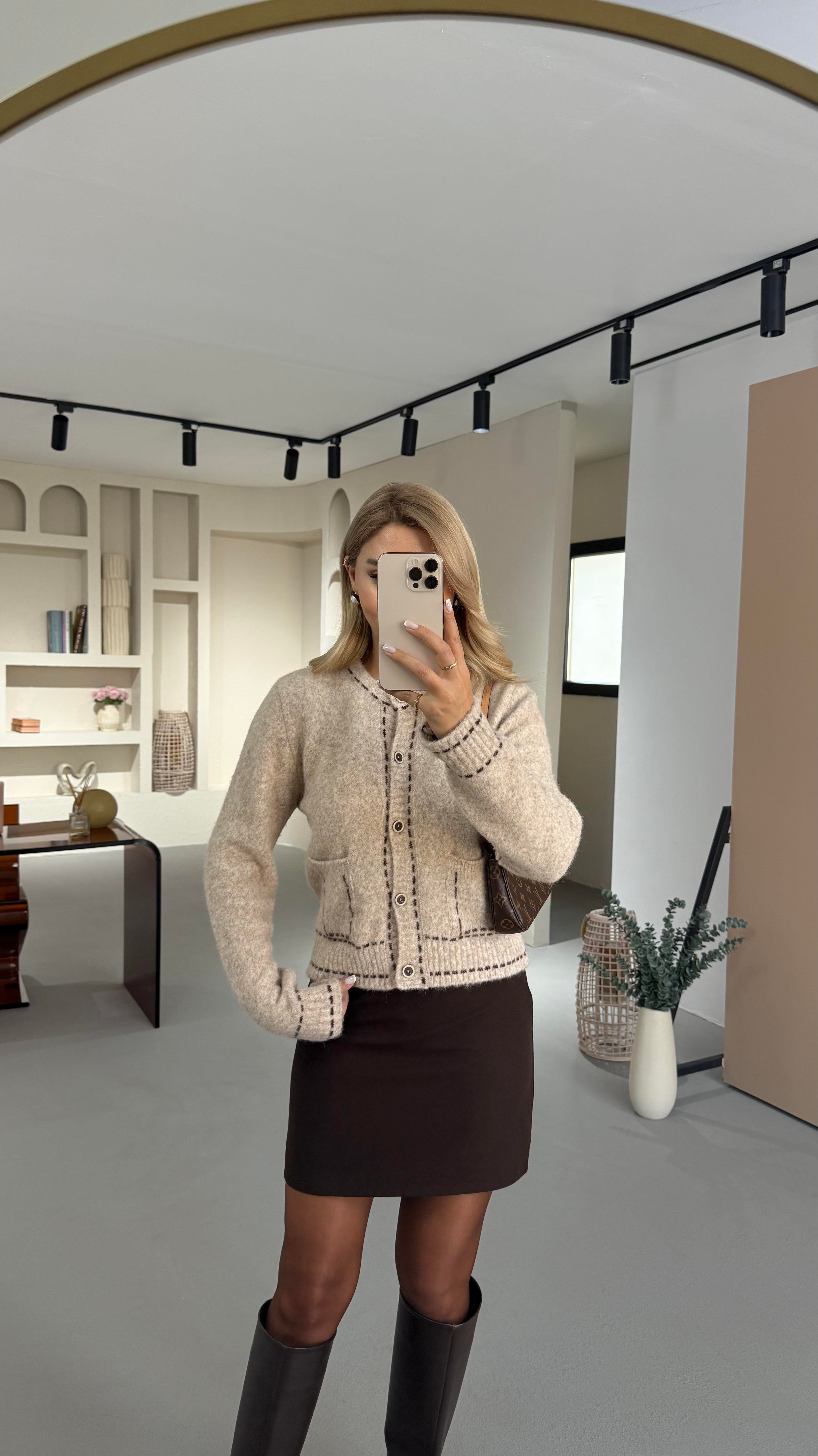 Jakar Dikişli Cep Detay Yumoş Vizon Hırka