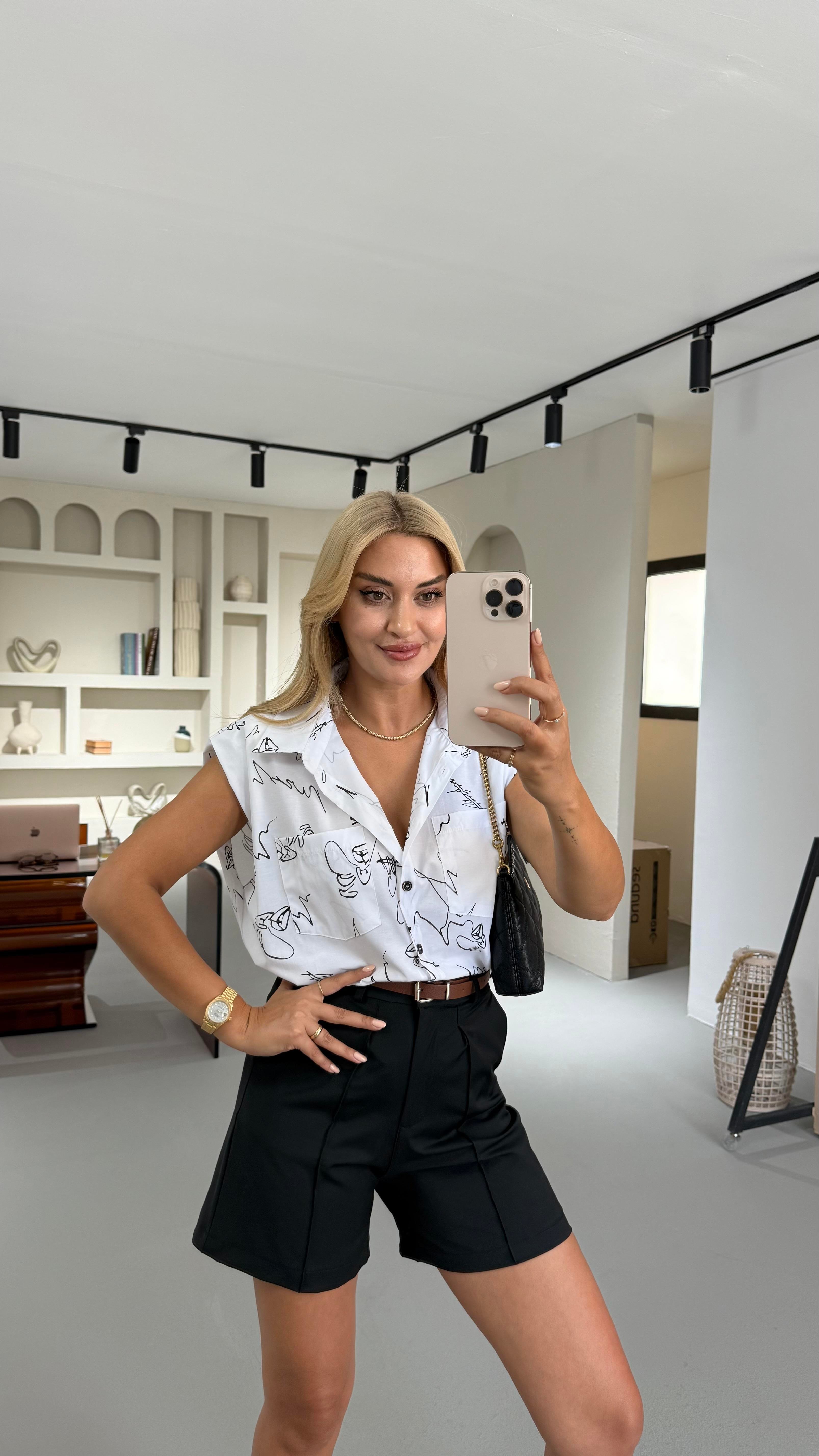 Oversize Vatkalı Line Desenli Beyaz Gömlek