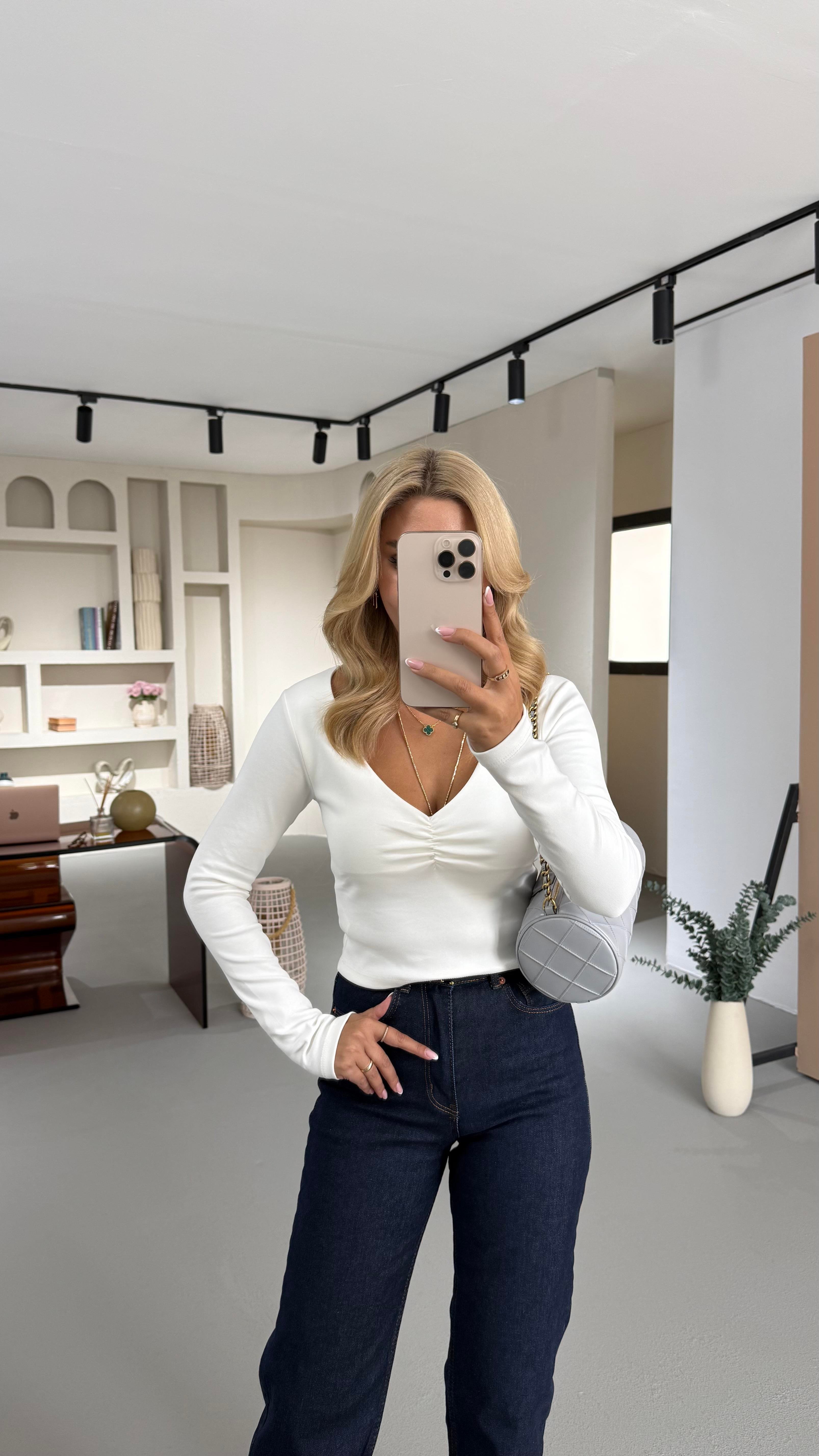 Drape Detay V Yaka Ekru Bluz