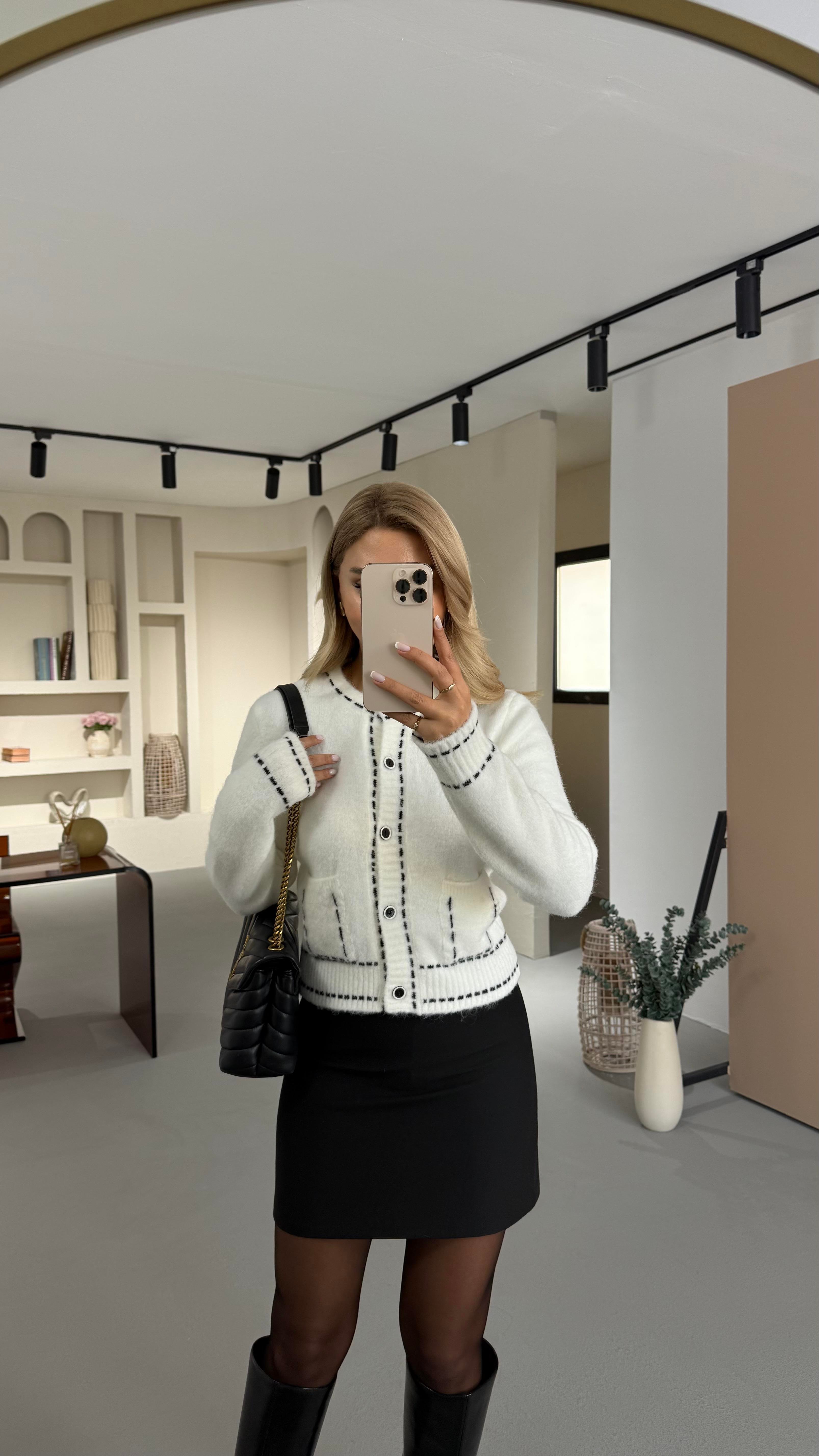 Jakar Dikişli Cep Detay Yumoş Ekru Hırka