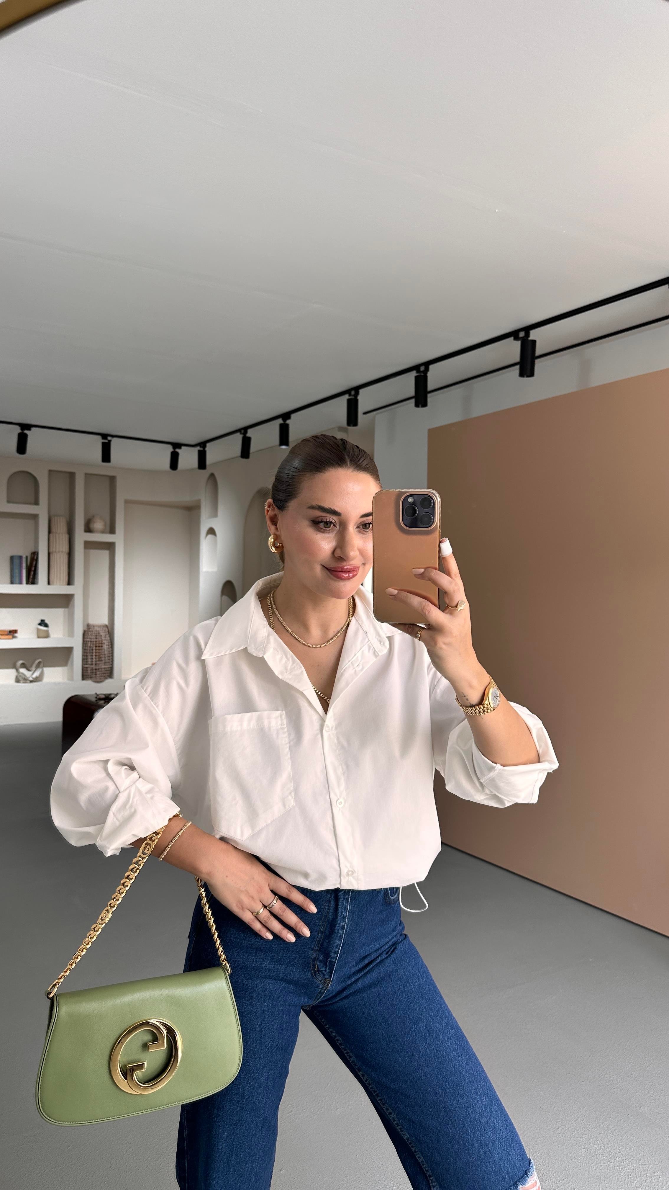 Bel Ayarlamalı Cep Detay Oversize Beyaz Poplin Gömlek