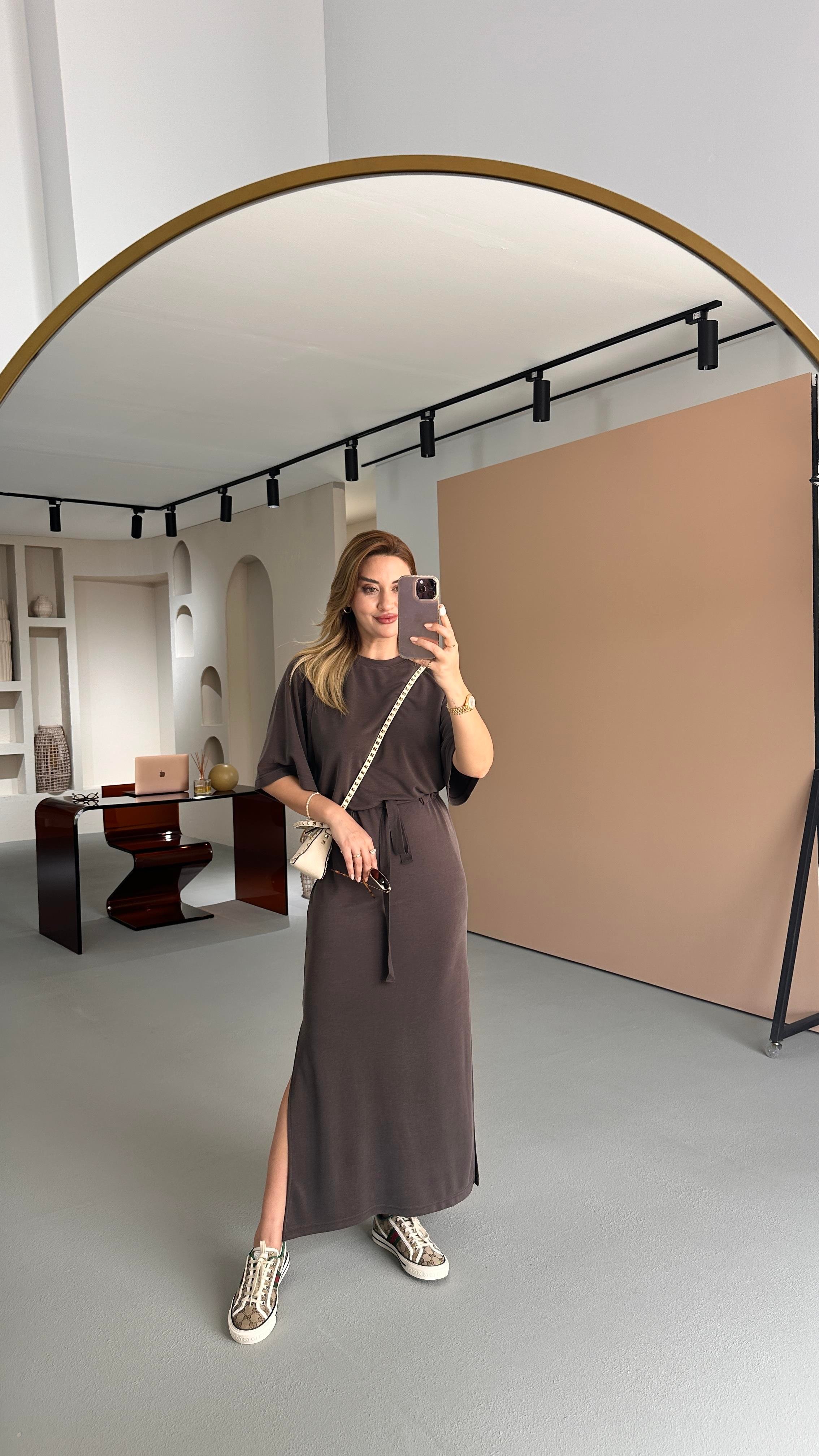 Bel Ayarlamalı Yırtmaç Detay Kahve Pike Modal Elbise