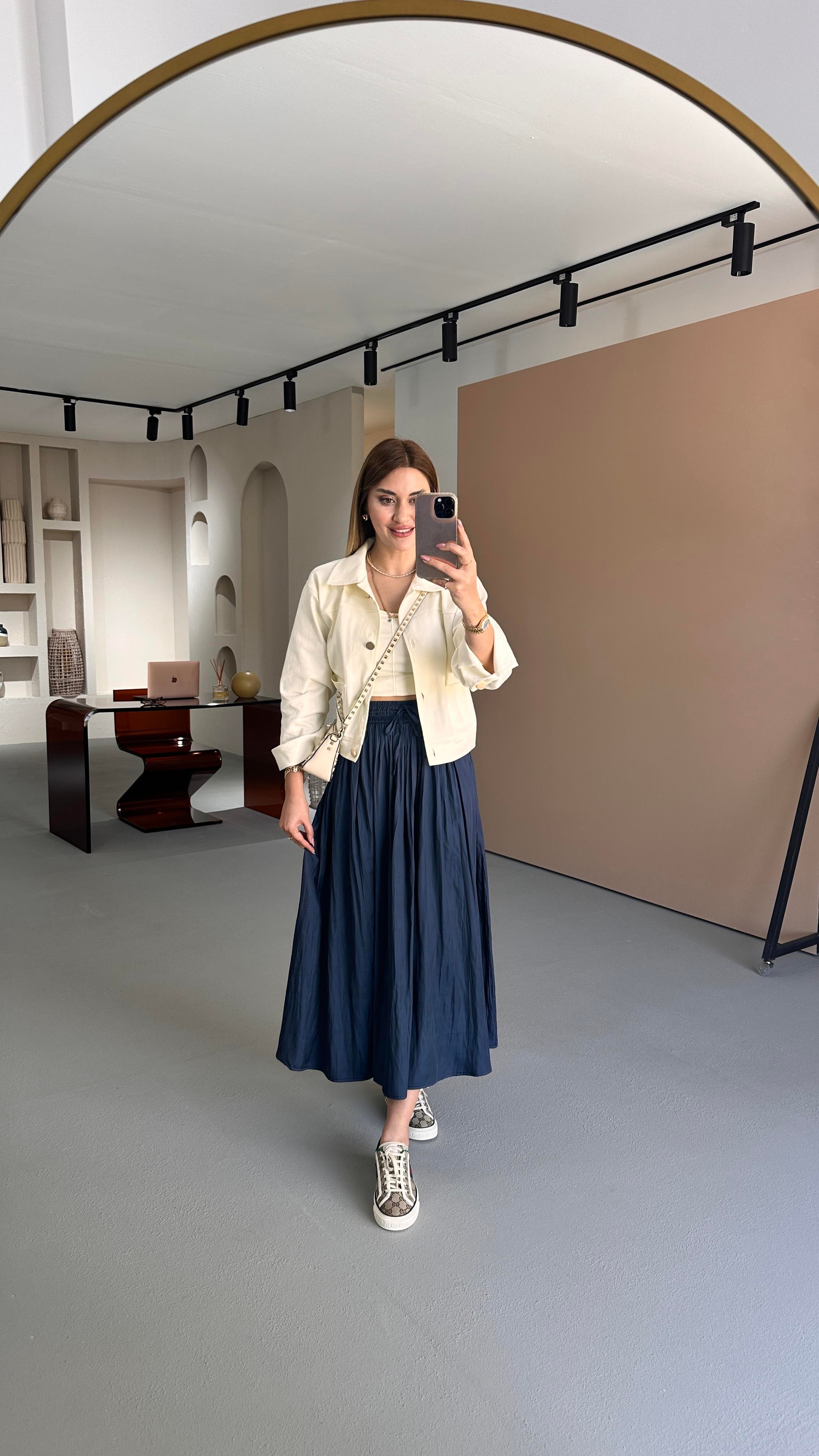 Bel Lastikli Kırışık Doku Saten Midi Lacivert Etek