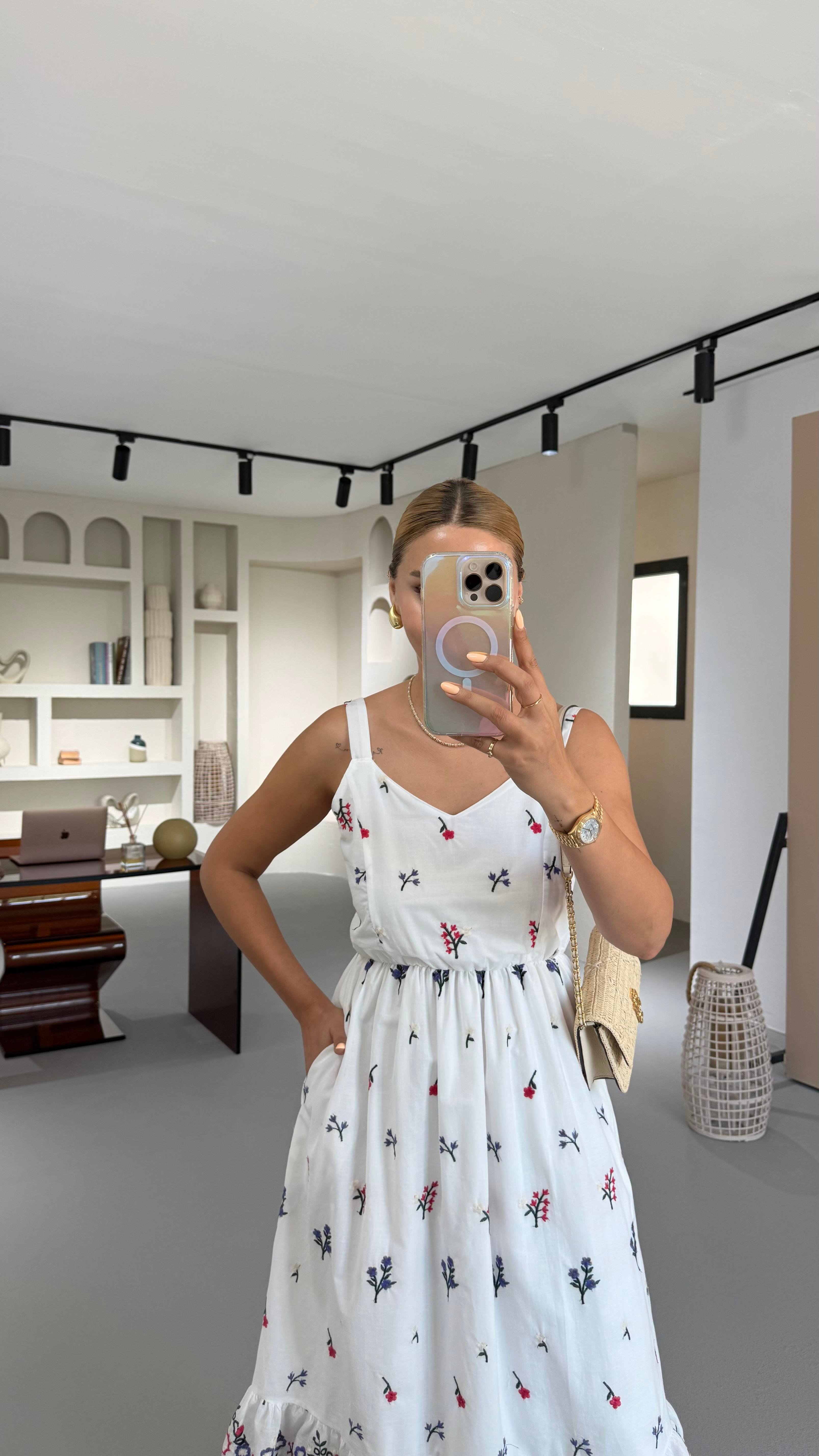 Çiçek Nakış Detay Astarlı Beyaz Elbise