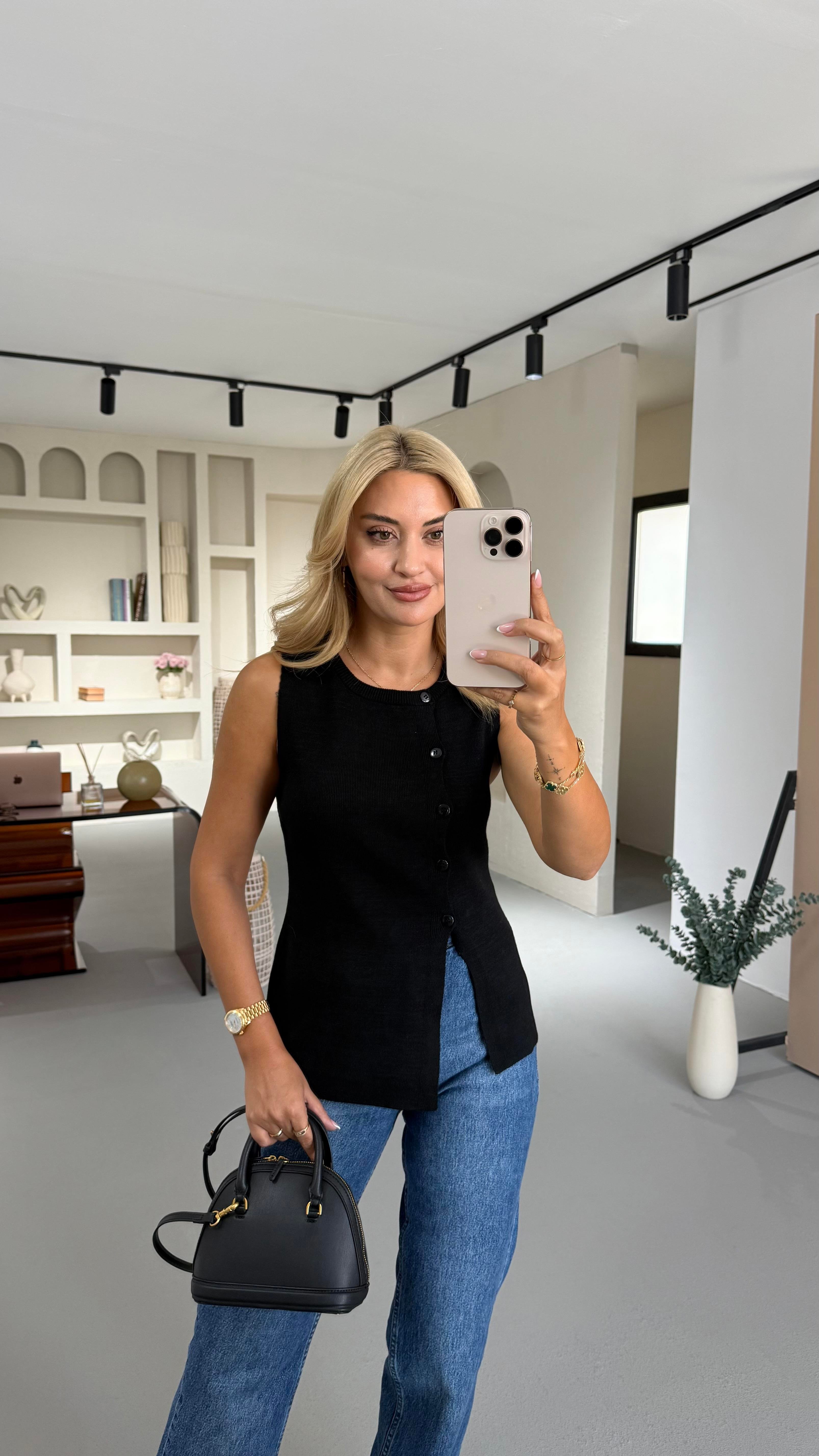 Yandan Düğmeli Siyah Çelik Triko Yelek