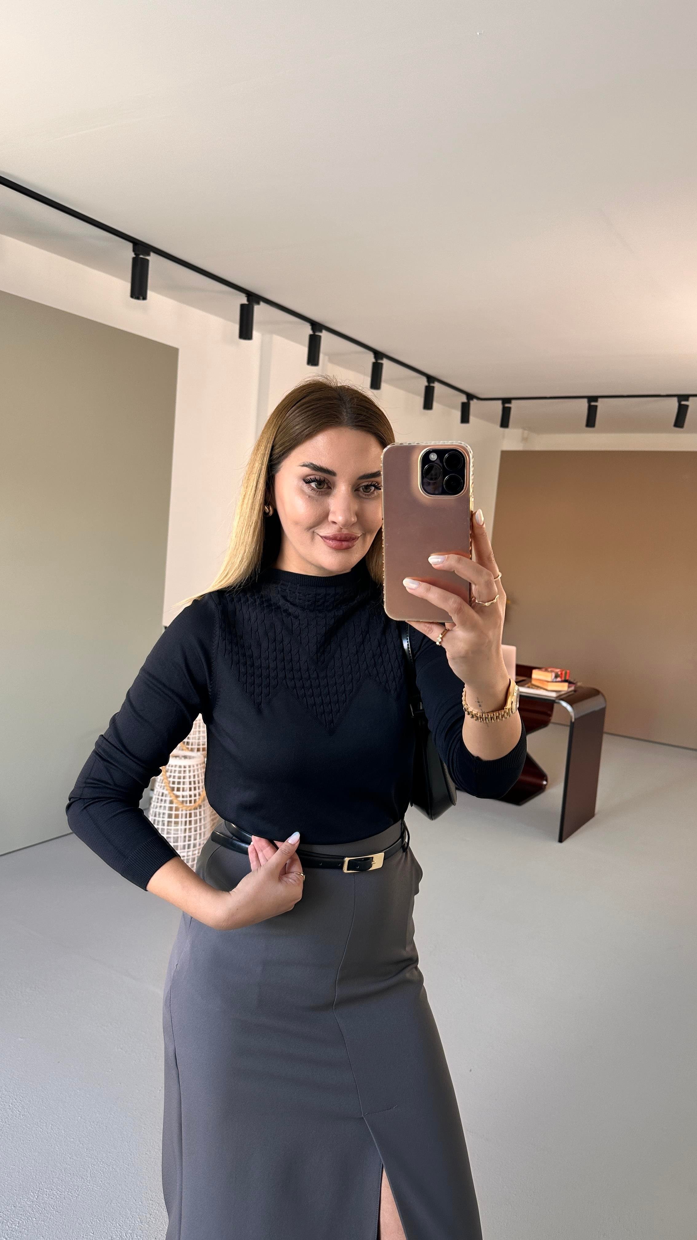 Dik Yaka Saç Örgü Detay Siyah Triko