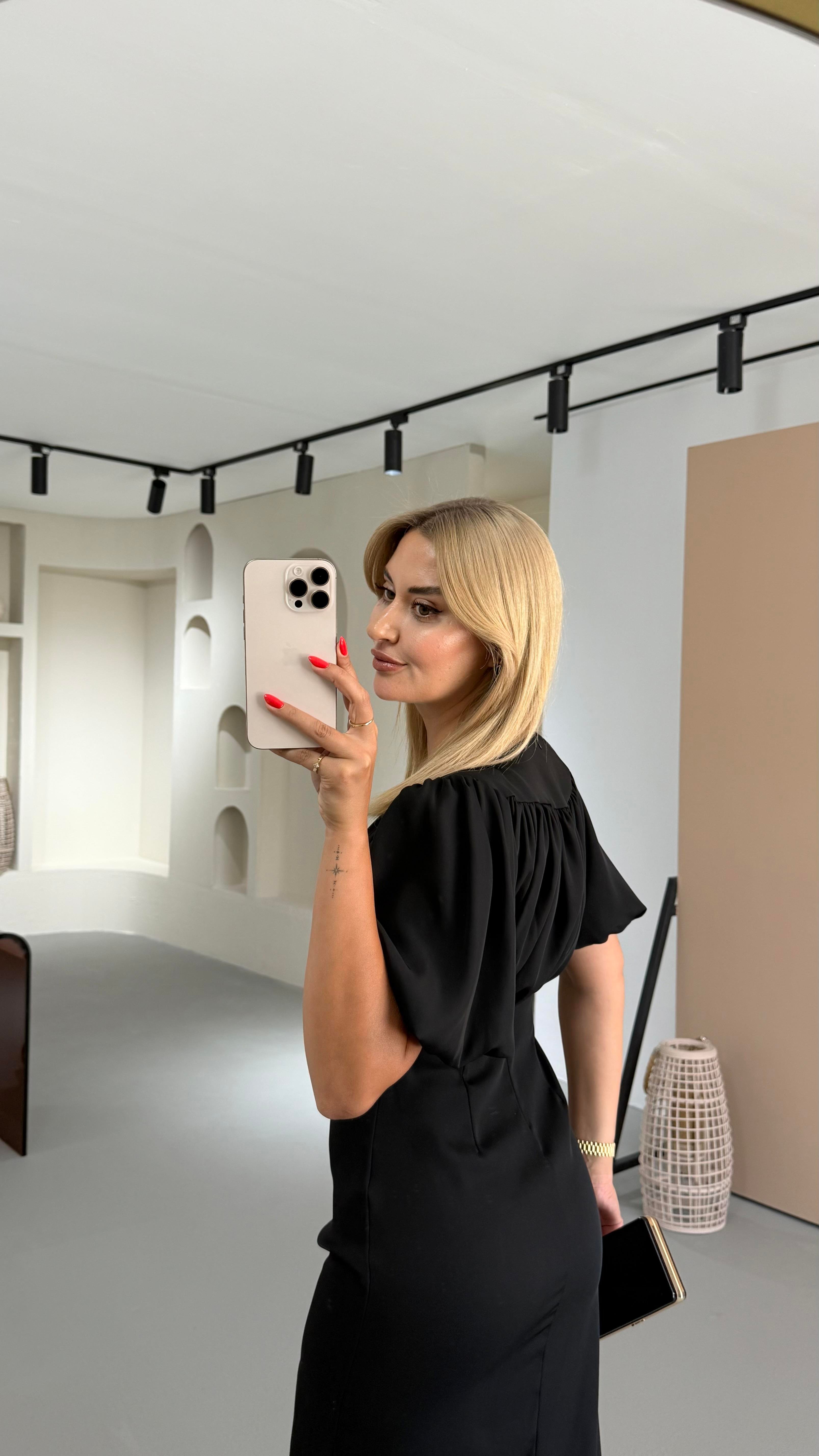 Drape Detay Yırtmaçlı Siyah Saten Elbise