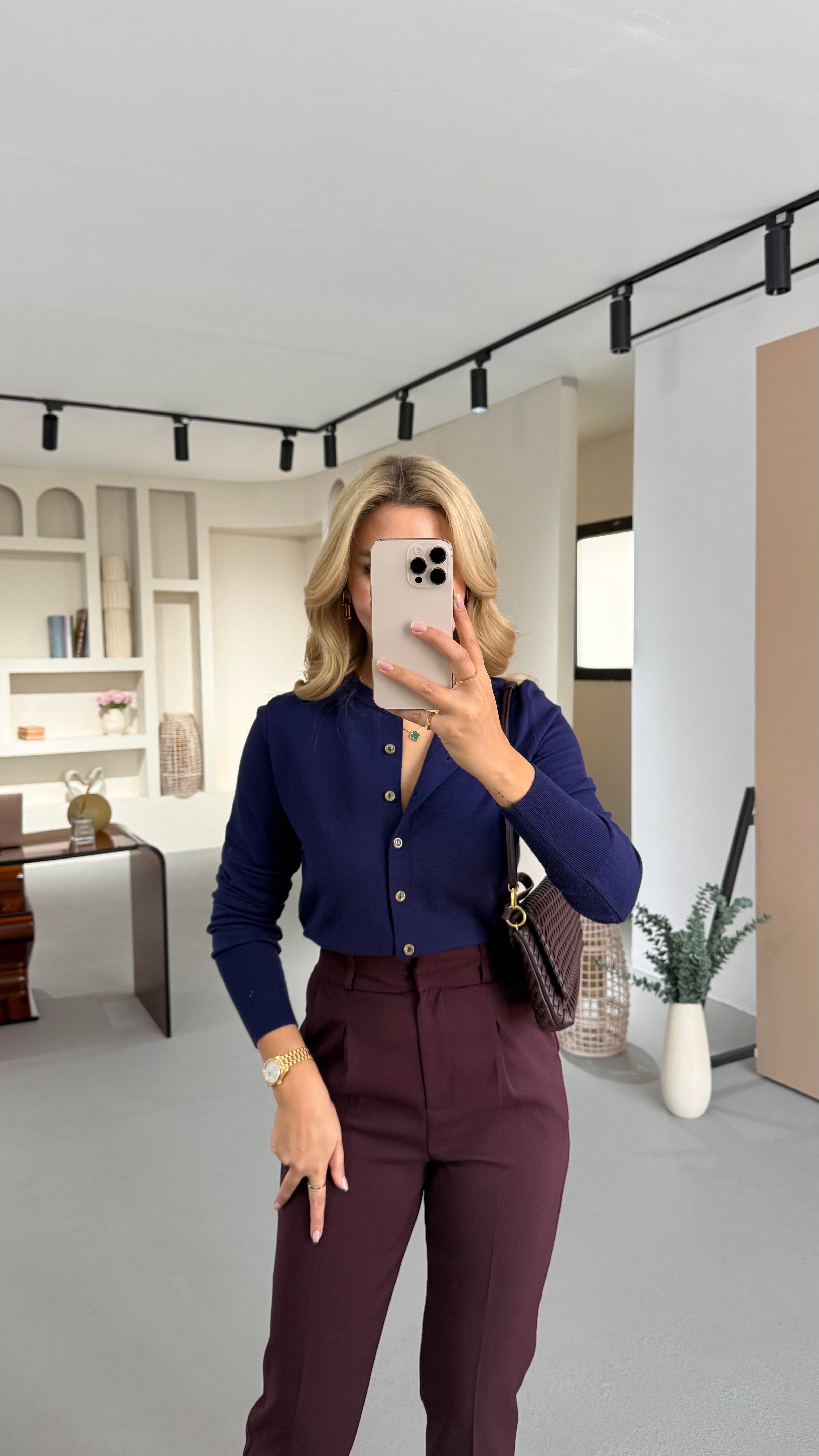 Premium Seri Kemik Düğme Detay Lacivert Yumoş Hırka