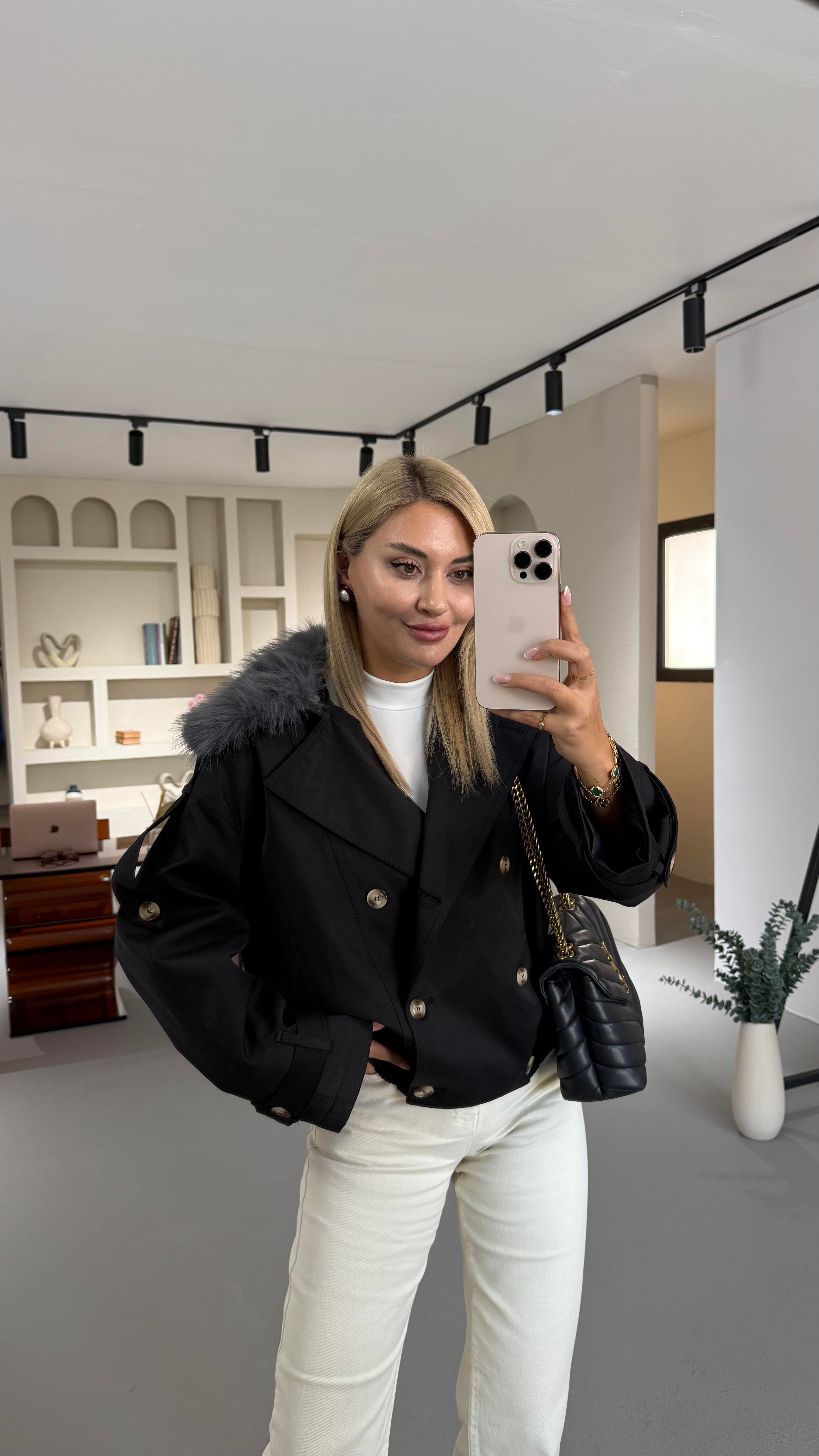 Yaka Kürklü Kemik Düğme Detay Siyah Trenç