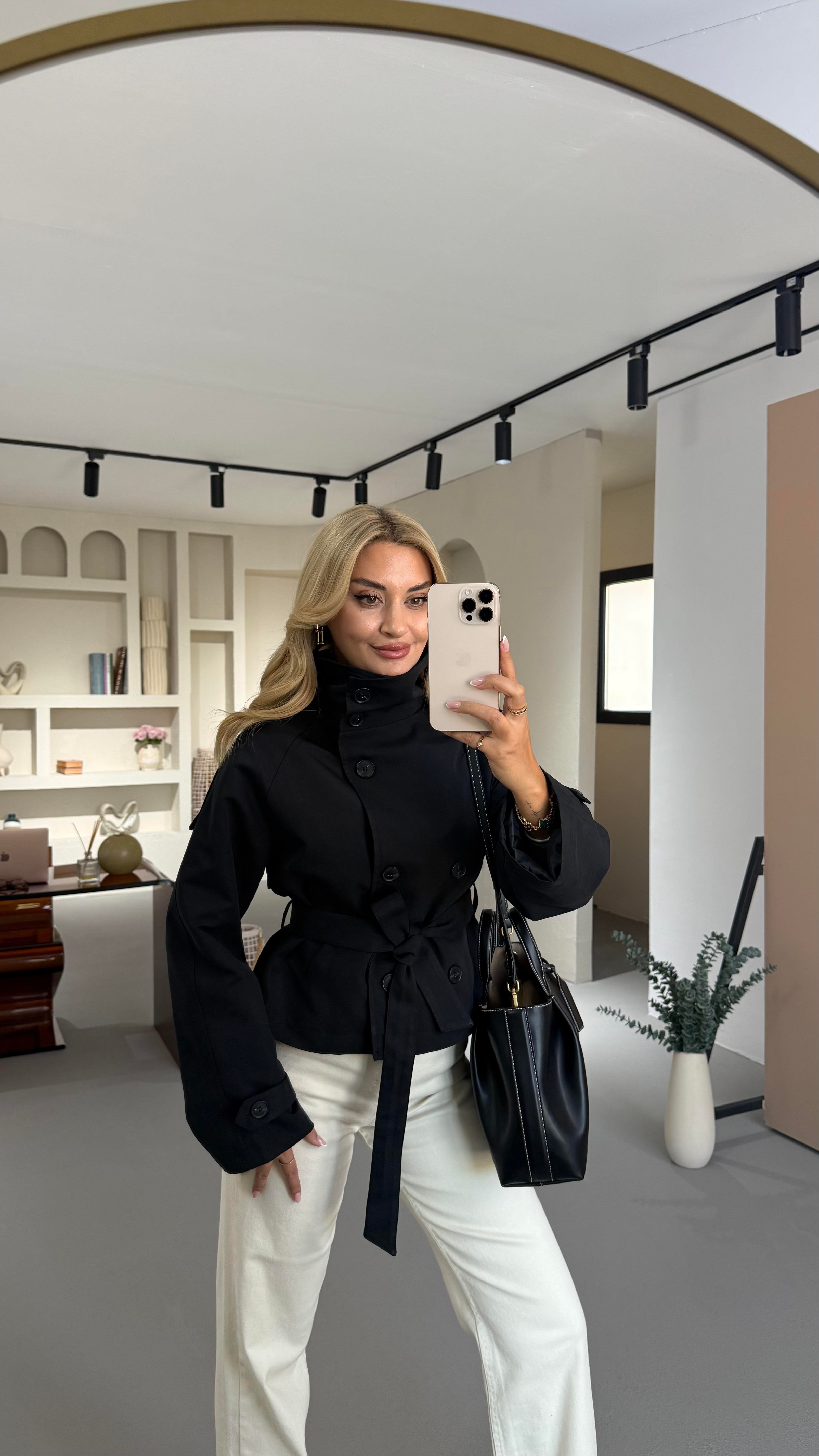 Dik Yaka Apoletli Siyah Kısa Trenç