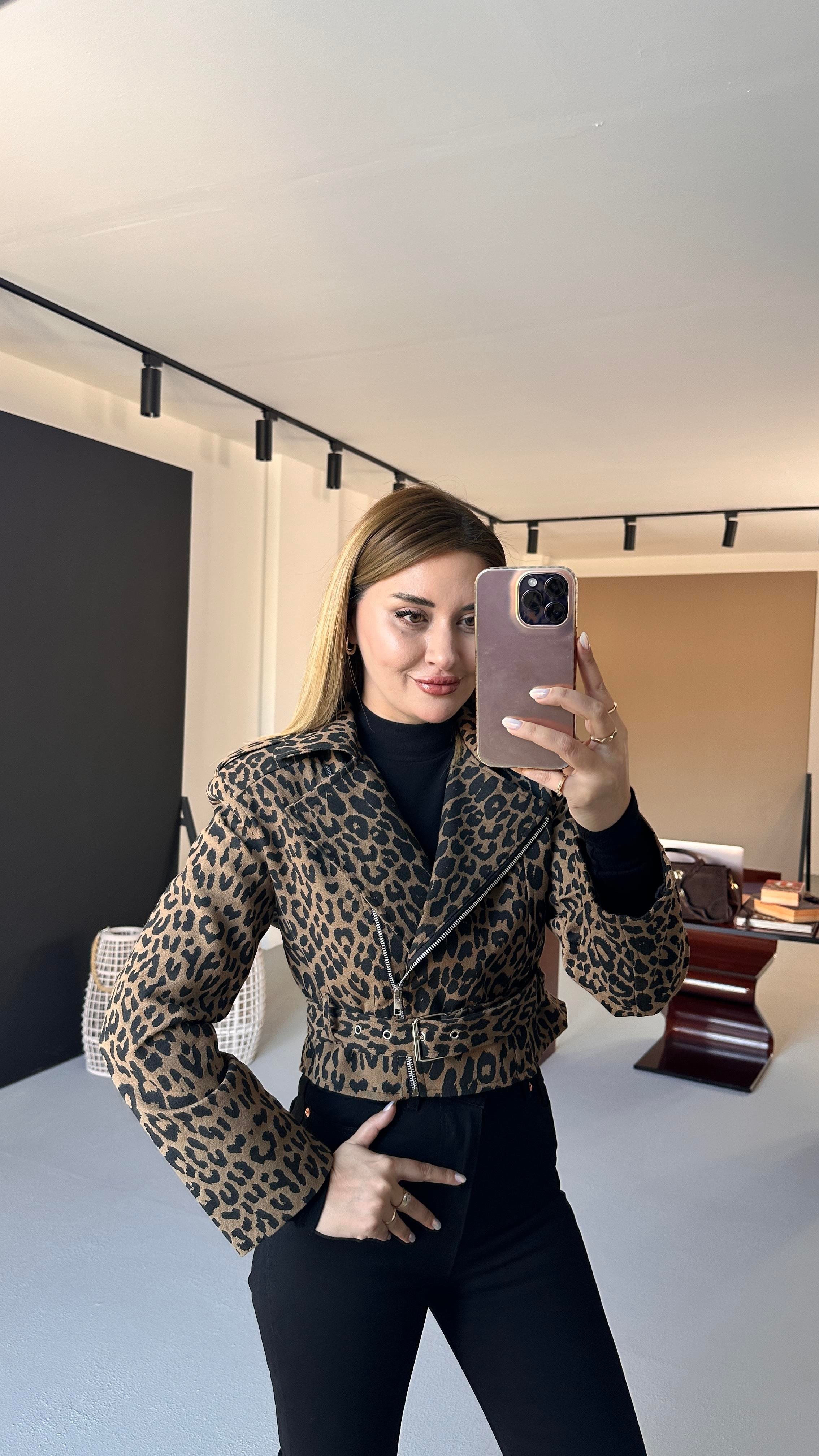 Kemer Detay Astarlı Leopar Ceket