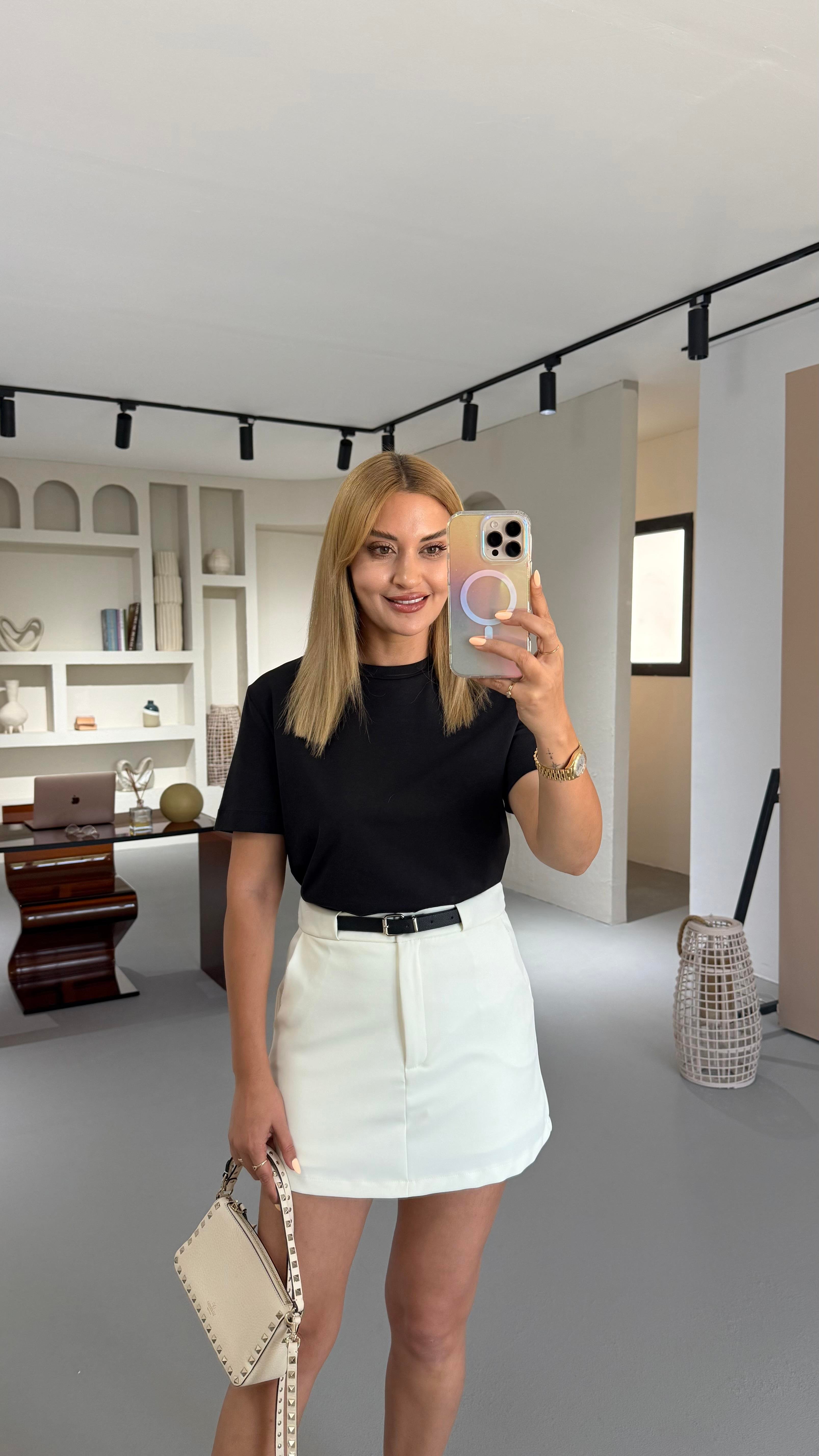 Kemerli Cep Detay Ekru Şort Etek