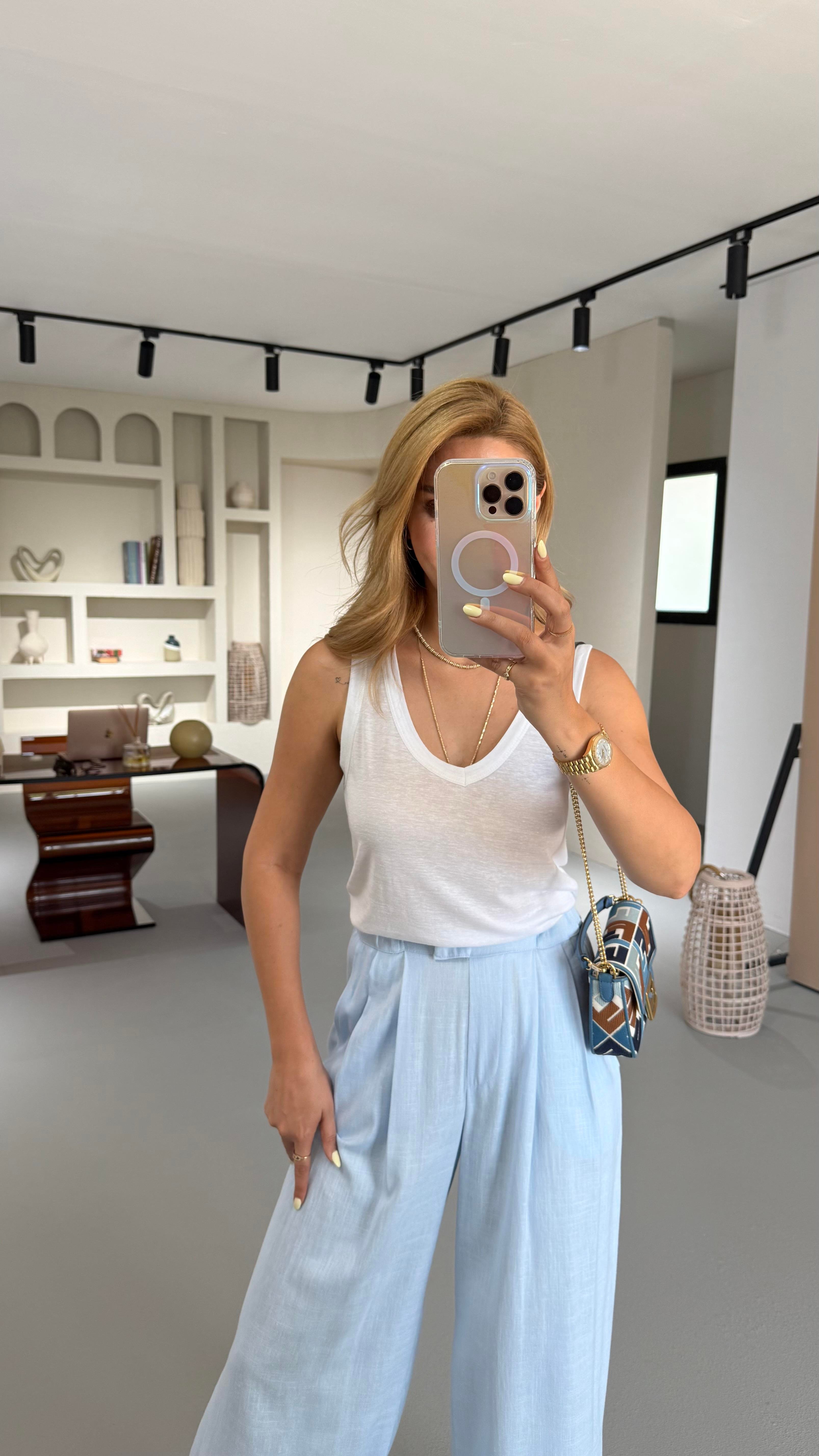 Özel Seri V Yaka Ekru Pamuklu Keten Bluz