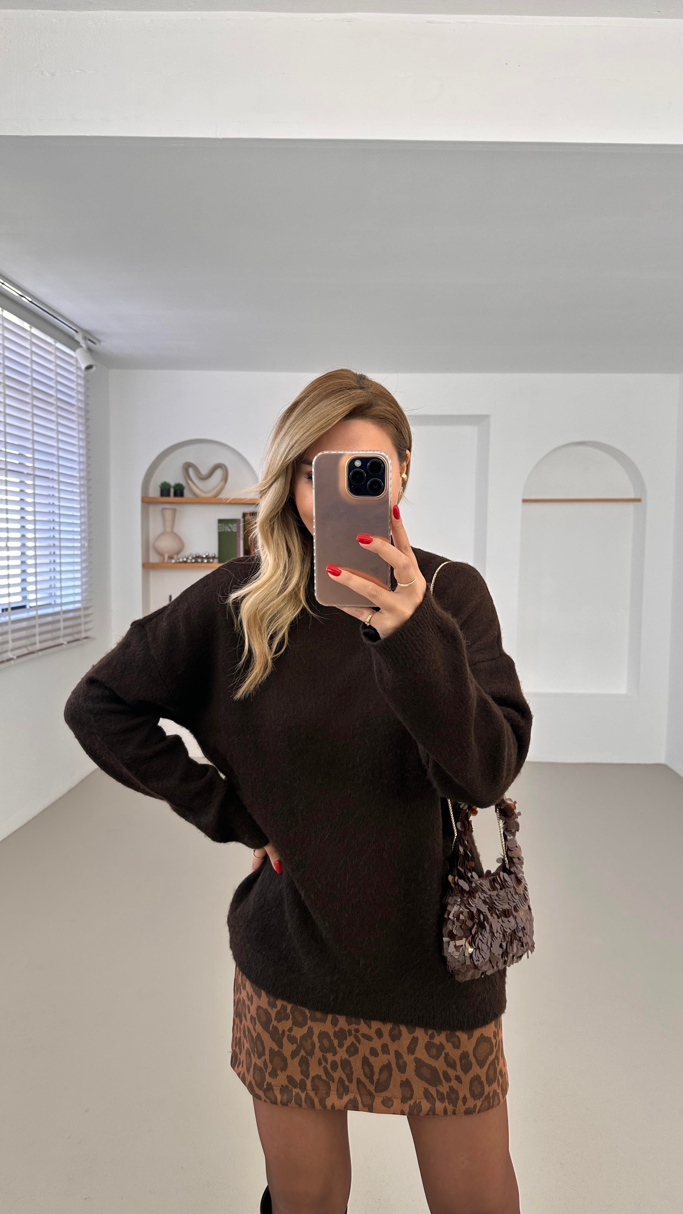 Premium Seri Bisiklet Yaka Oversize Acı Kahve Yumoş Kazak