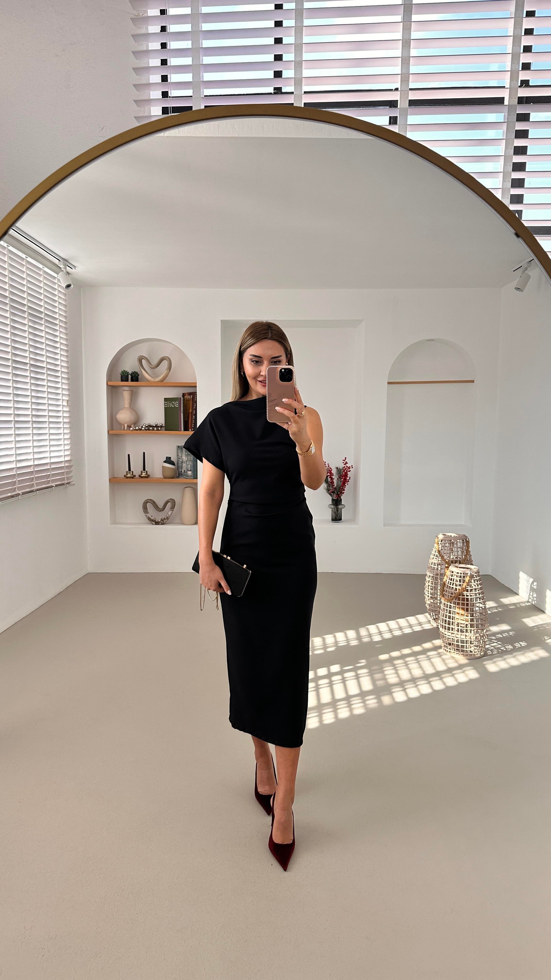 Premium Seri Drape Detay Yırtmaçlı Siyah Elbise