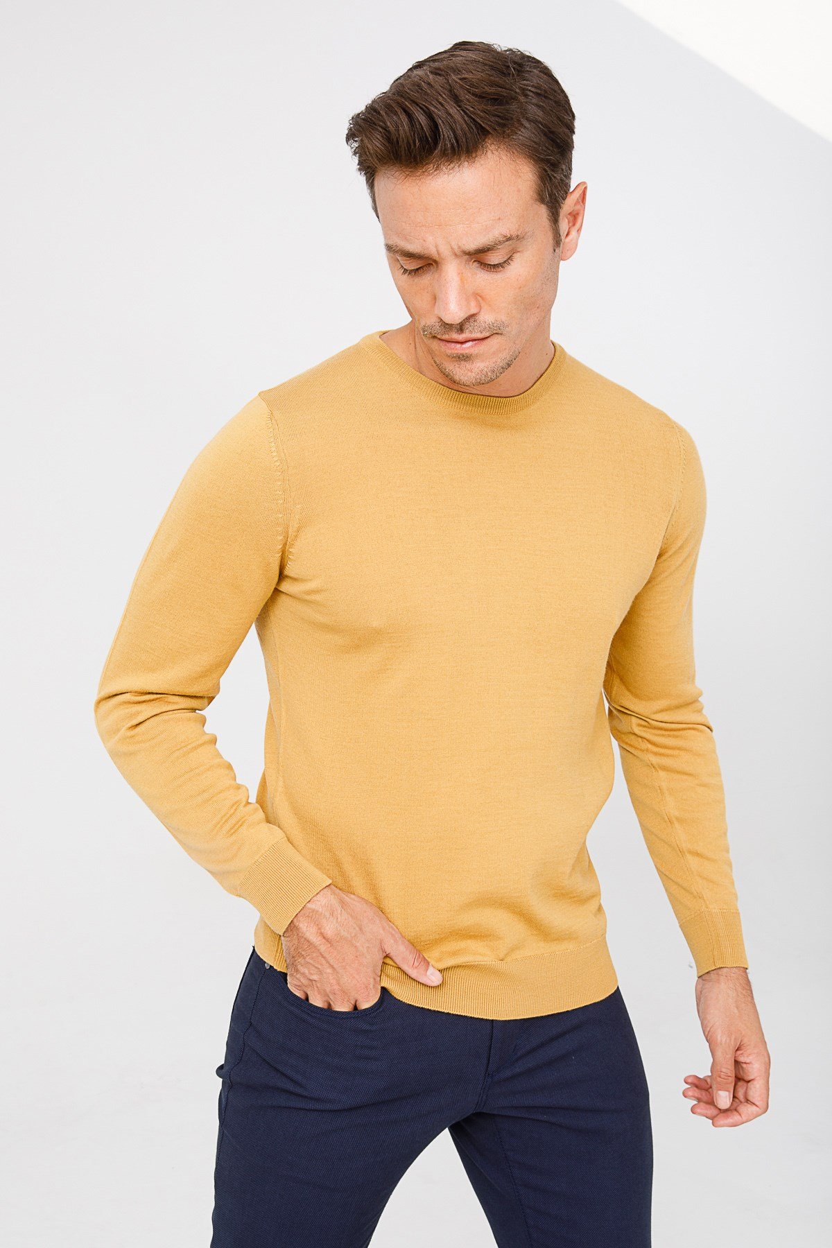 Мужской базовый свитер с круглым вырезом и трикотажем Пепельный верблюжий