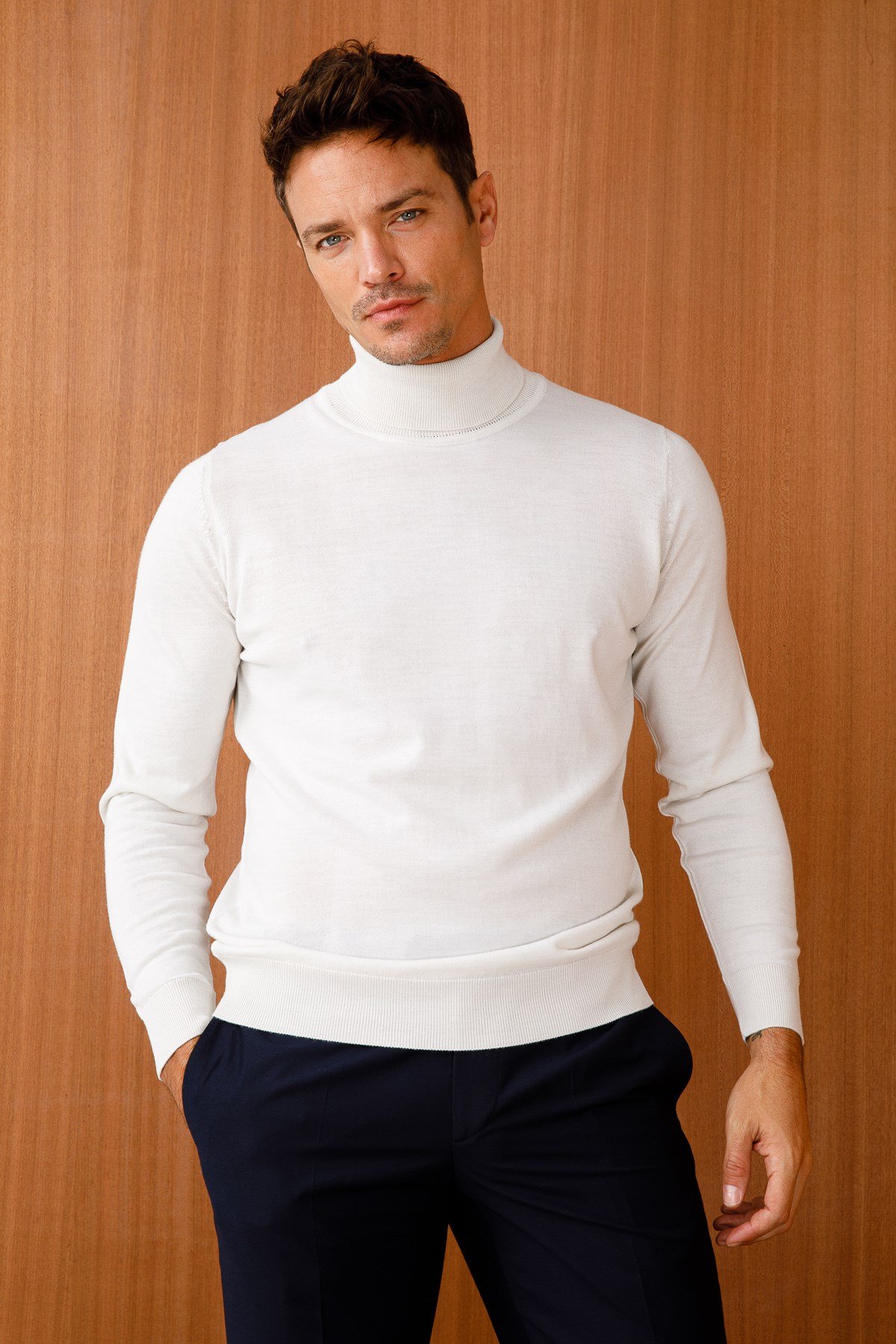 Мужской Базовый свитер с круглым вырезом и верхом цвета Кости