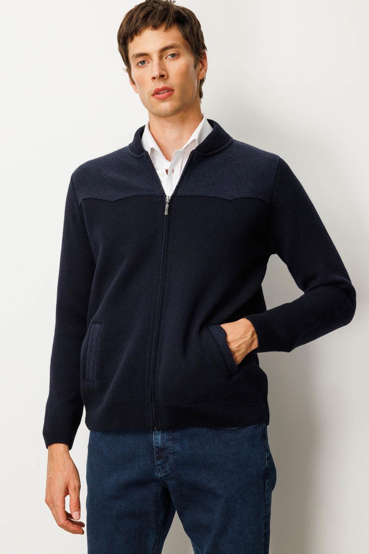 25551Erkek Hakim Yaka Göğsü ve Cebi Keçe Triko Mont K.Lacivert