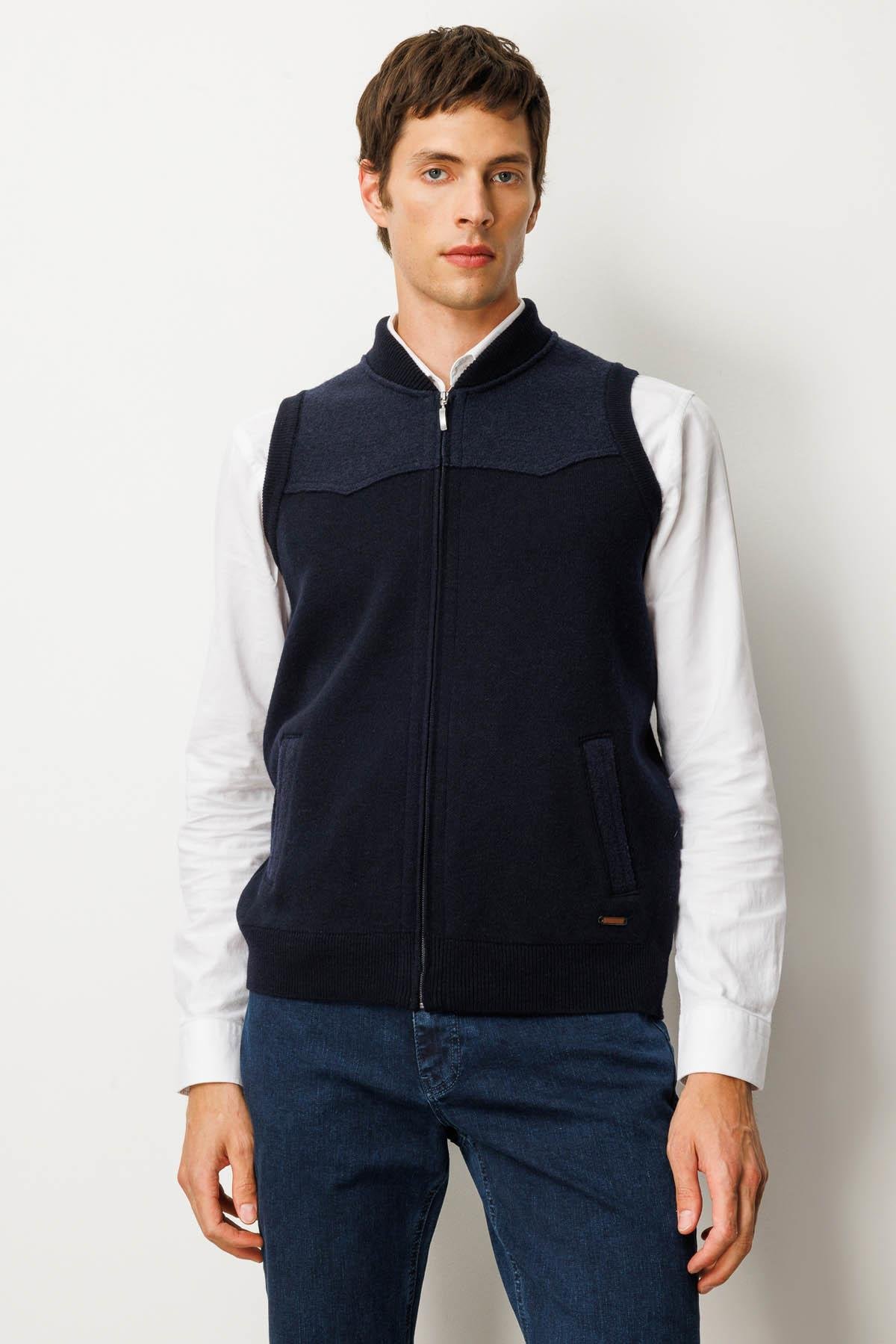 25552Erkek Hakim Yaka Göğsü ve Cebi Keçe Yün Yelek K.Lacivert