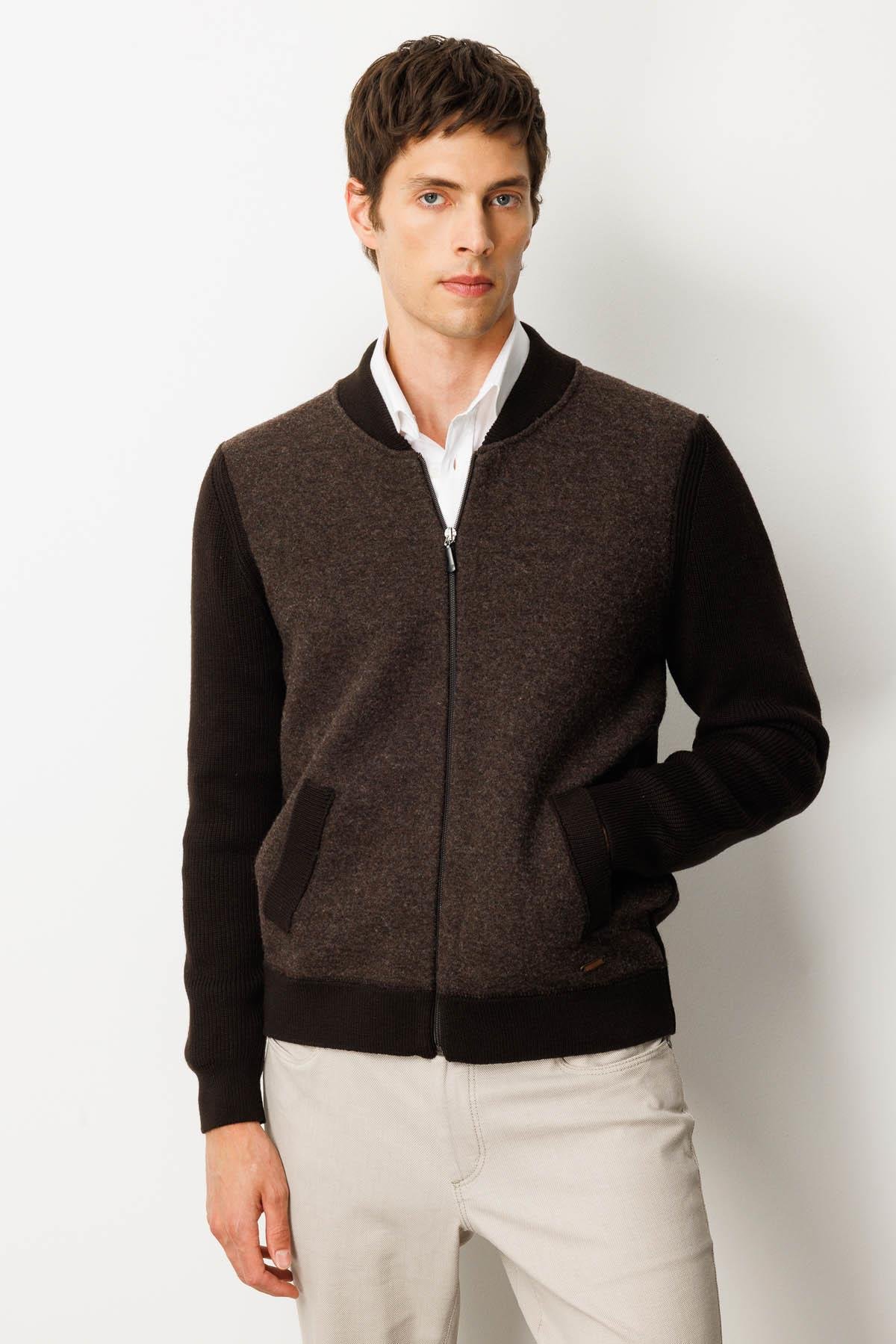 25550Erkek Hakim Yaka Önü Keçe Triko Mont K.Kahve