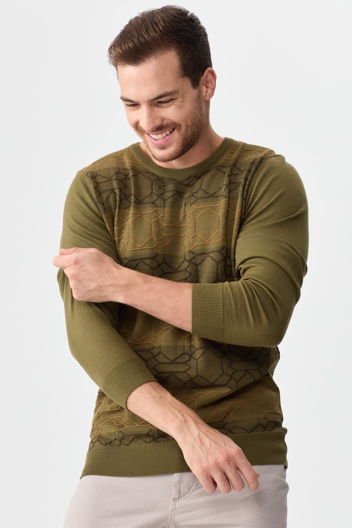 22611Erkek Önü Desenli Yün Kazak A.Haki