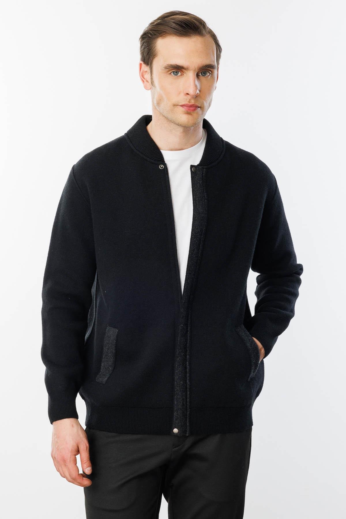 22523Мужское пальто из шерстяного трикотажа Черный