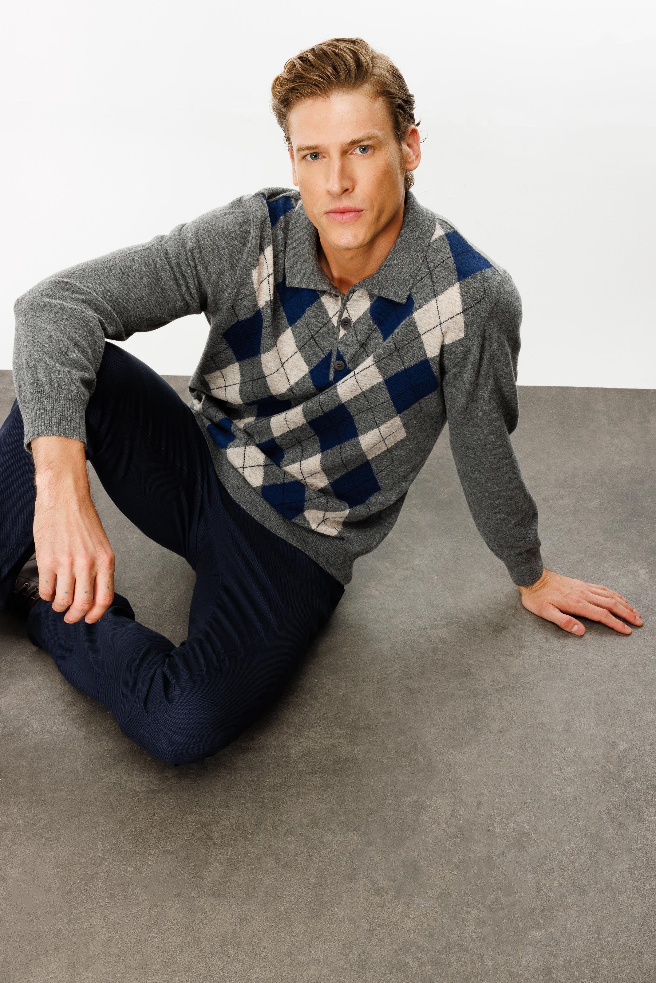 24513Erkek Polo Yaka Önü Baklaca Desenli Yün Kazak Füme