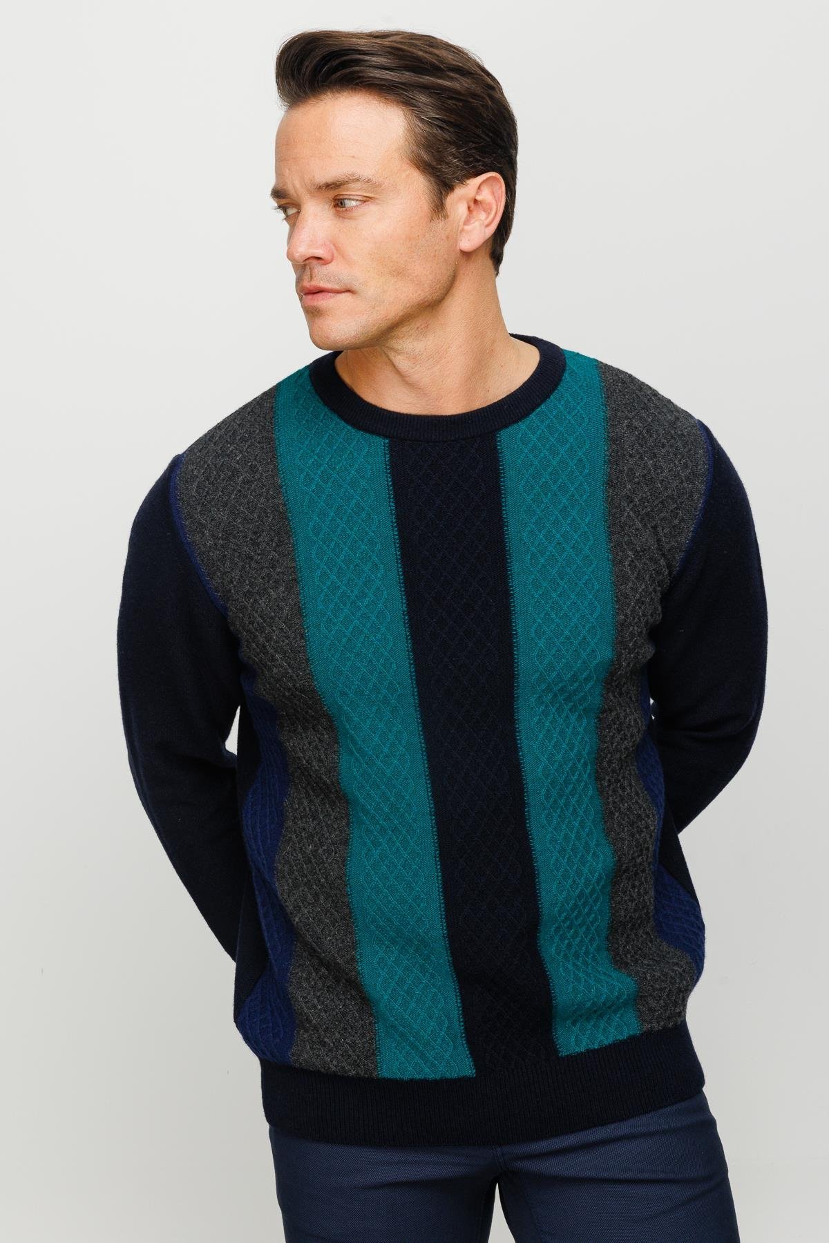 23505Erkek Sıfır Yaka Önü Renkli Yürütmeli Yün Kazak K.Lacivert