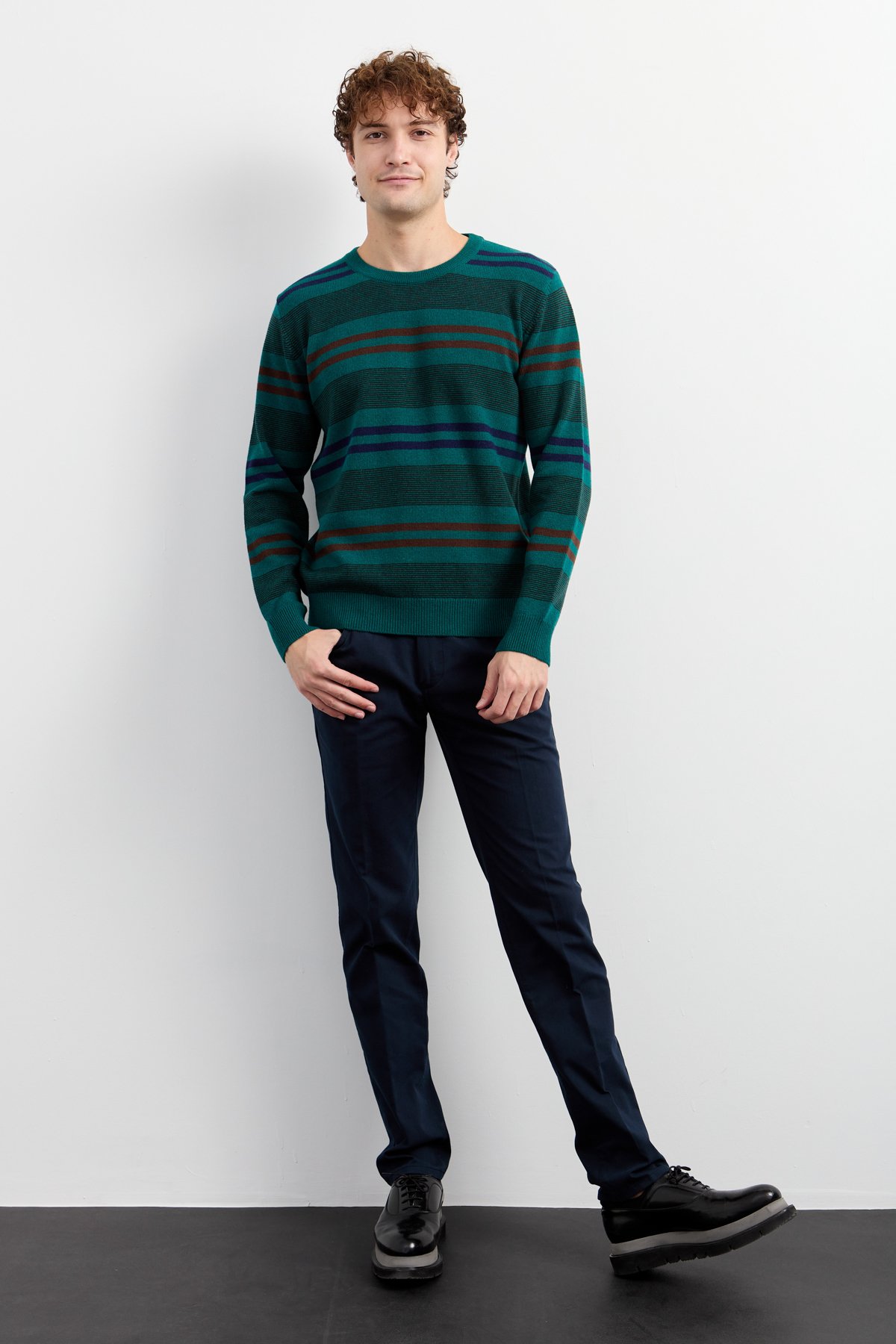 23500Erkek Sıfır Yaka Renkli Çizgili Klasik Yün Kazak K.Ö.başı